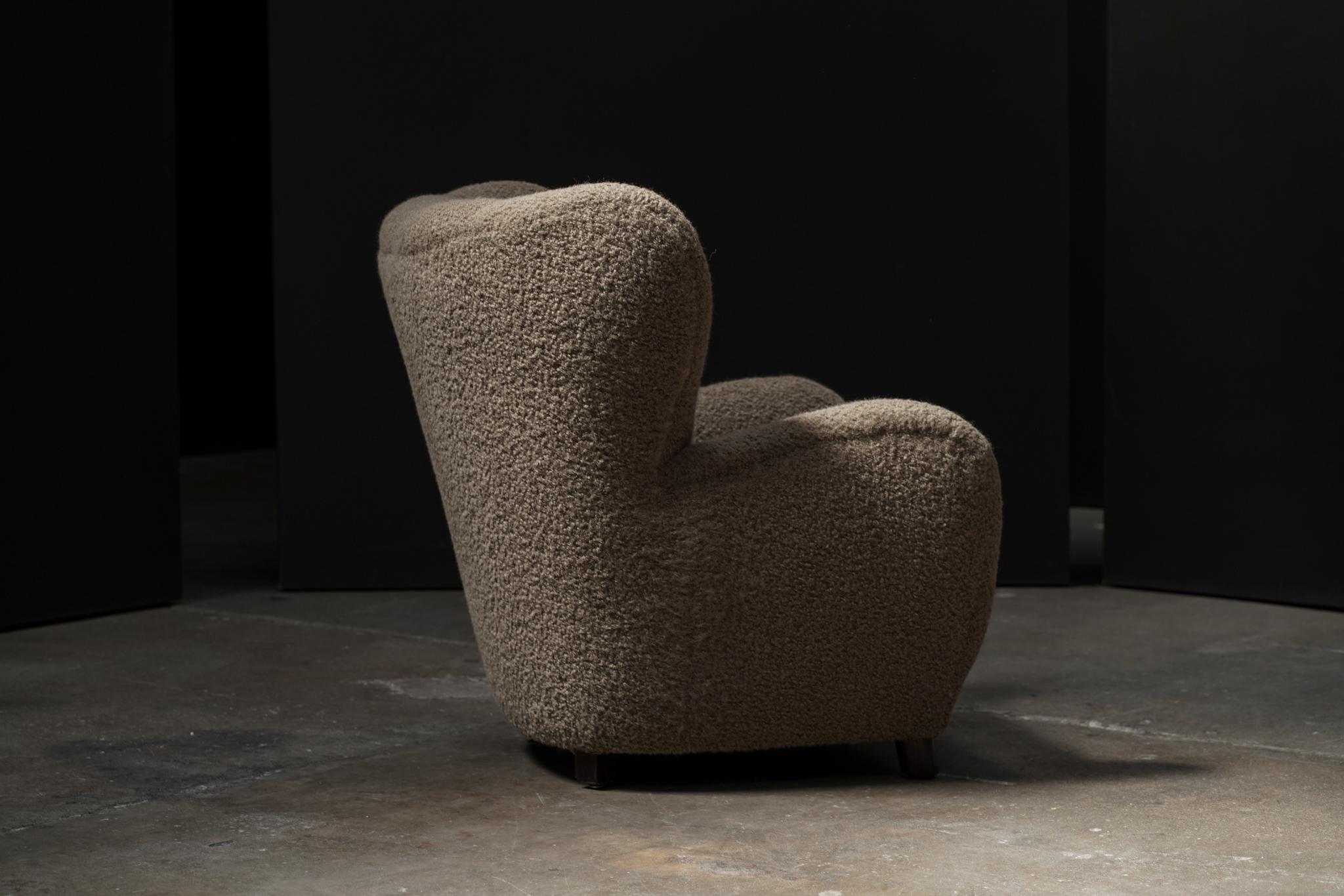 Fauteuil de salon ailé, Boucle