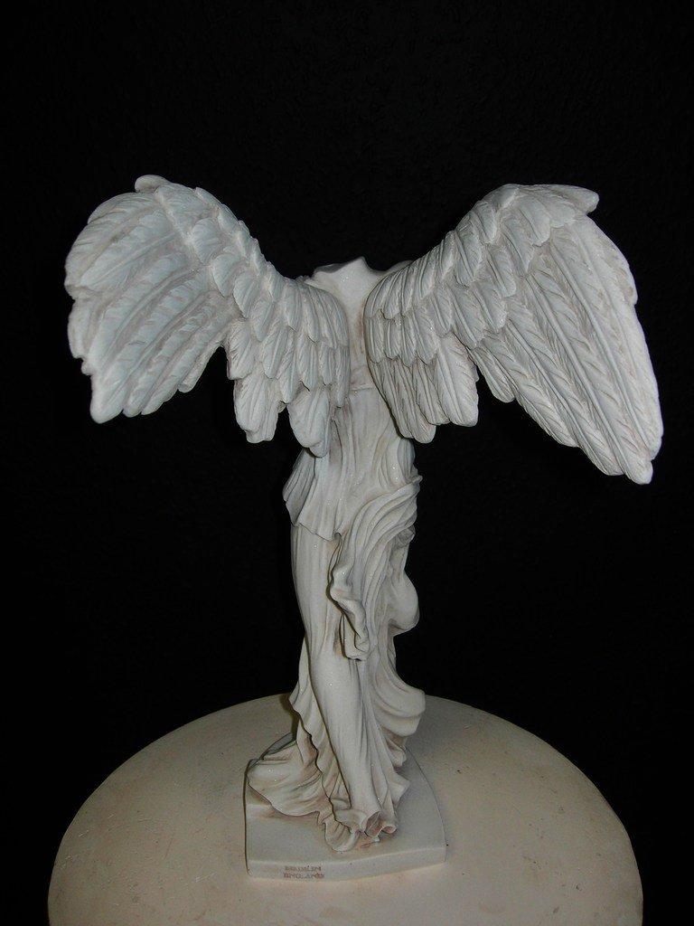 Winged Victory Small Marble Bust, 20th Century For Sale 1