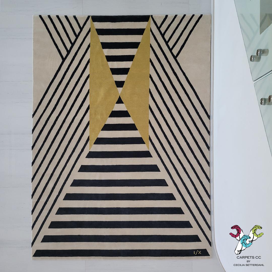 Teppich mit Streifen aus Wolle, handgeknüpft, limitiert, gelb, schwarz, weiß, modern, geometrisch  im Zustand „Neu“ im Angebot in Dubai, Dubai