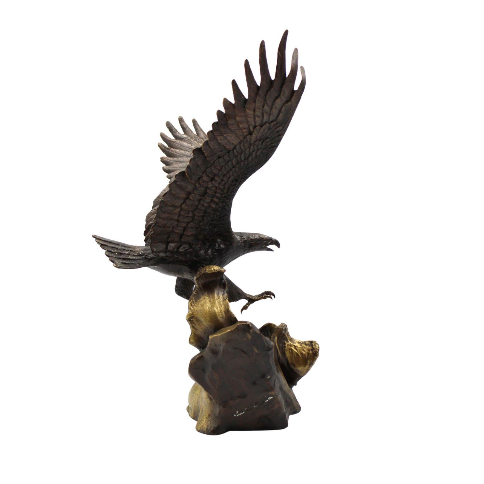 Cette sculpture en bronze de l'artiste contemporain britannique Ronald Van Ruyckevelt est une reproduction de son chef-d'œuvre en bronze de 1990, 