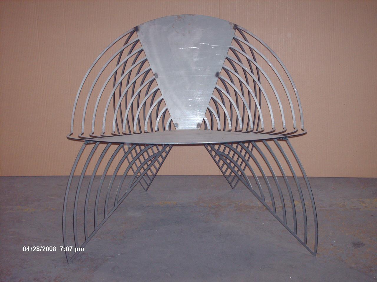 Silla escultórica Wings of Steel de plata, diseñada por Laurie Beckerman en 2012 en Nuevo estado para la venta en New York, NY