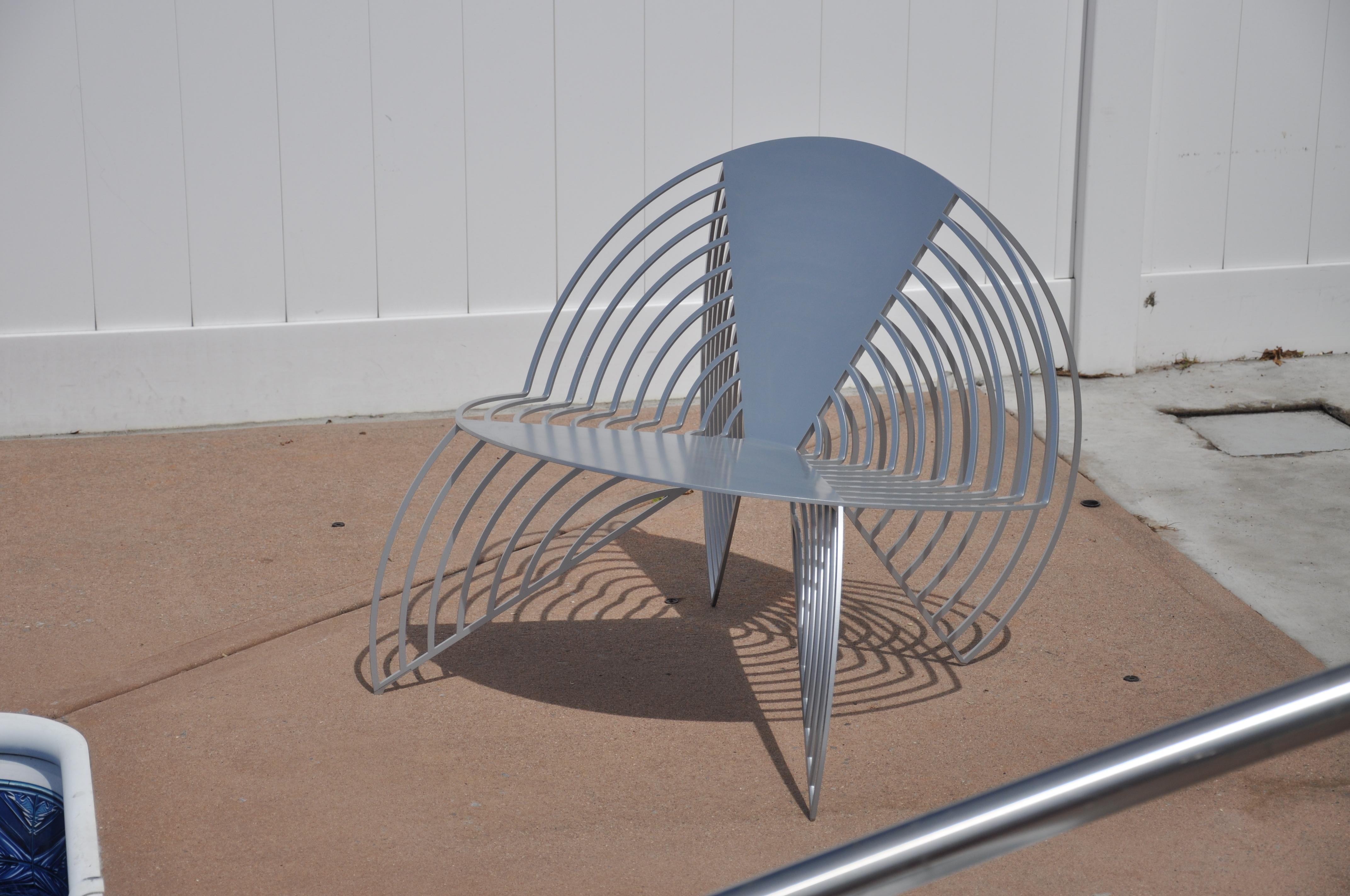 Silla escultórica Wings of Steel de plata, diseñada por Laurie Beckerman en 2012 Acero en venta