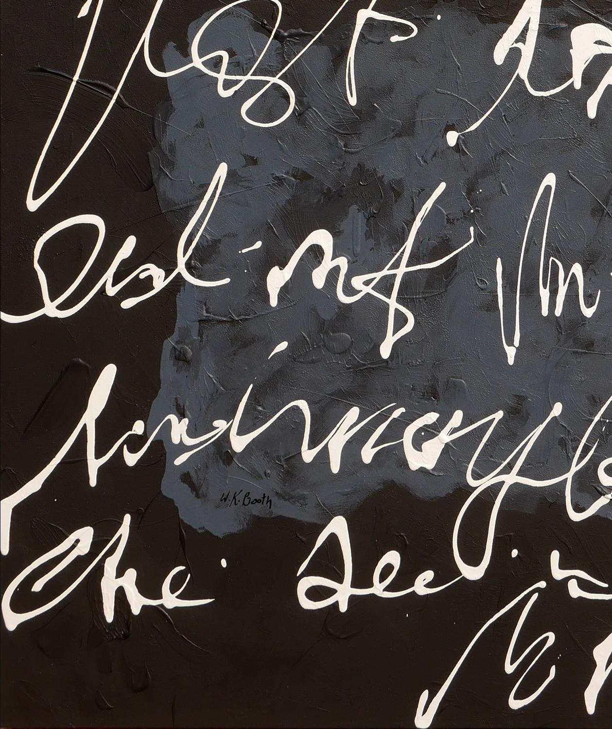 Peinture abstraite contemporaine noire, grise et blanche de l'artiste Winifred Booth, de Houston, au Texas. L'œuvre représente des écritures blanches sur toute la toile sur des formes grises et un fond noir uni. Non encadré mais des options