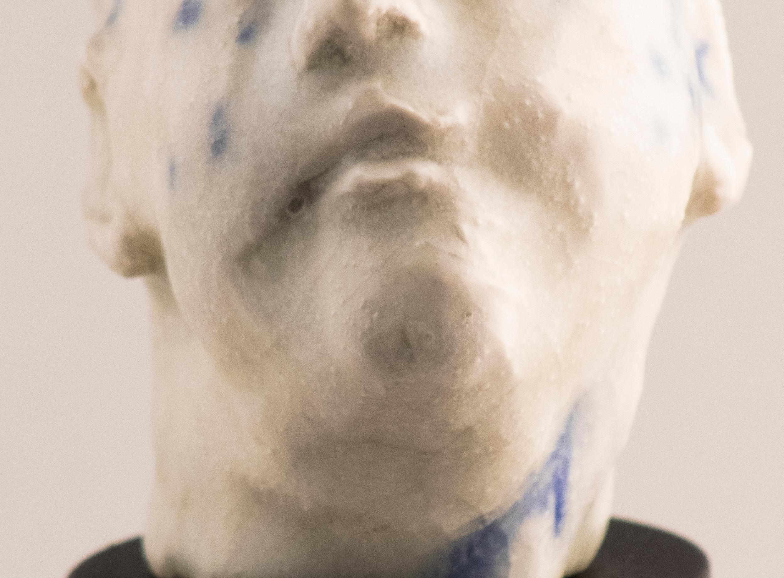 La serie Worry, testa in gres: 'Faith' - Figurative Sculpture Beige di Winifred McNeill