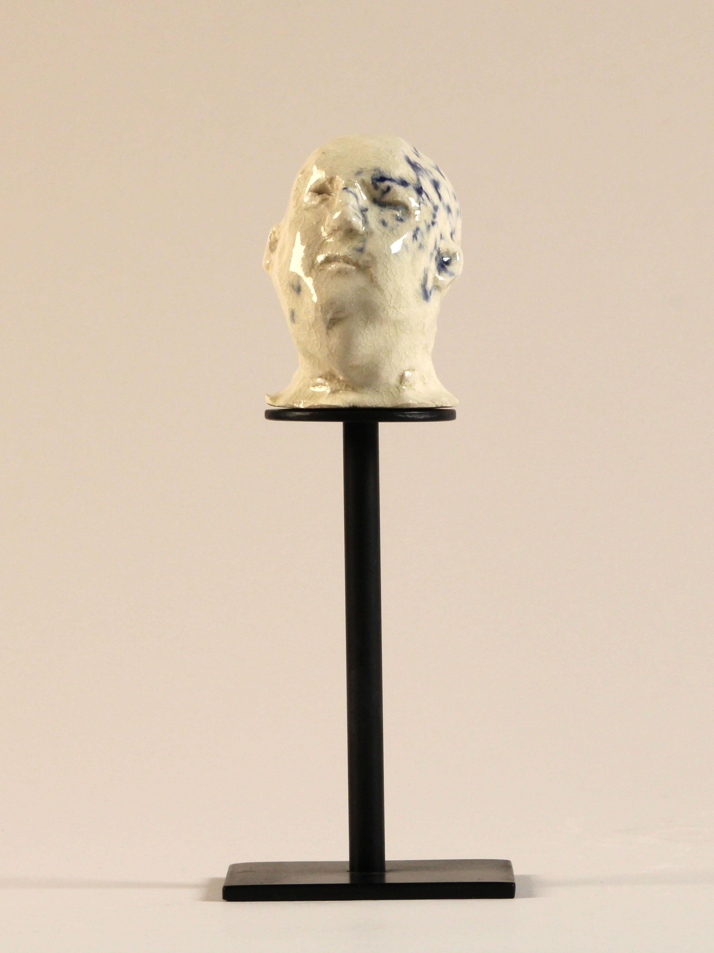 Serie Preocupación, cabeza de gres: 'Duro - Sculpture de Winifred McNeill