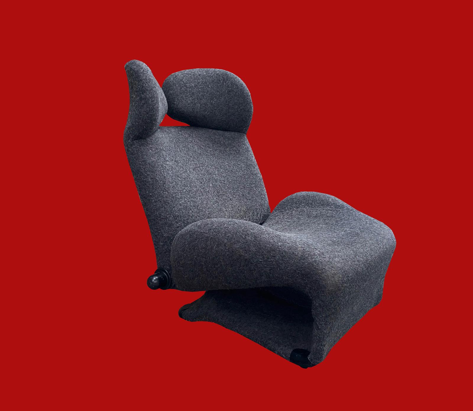 Wink lounge chair by Toshiyuti Kita from Cassina, 1980s
Famous organic and sculptural armchair by Wink by Toshiyuti Kita from Cassina, 1980s Version redone in boiled wool fabric.