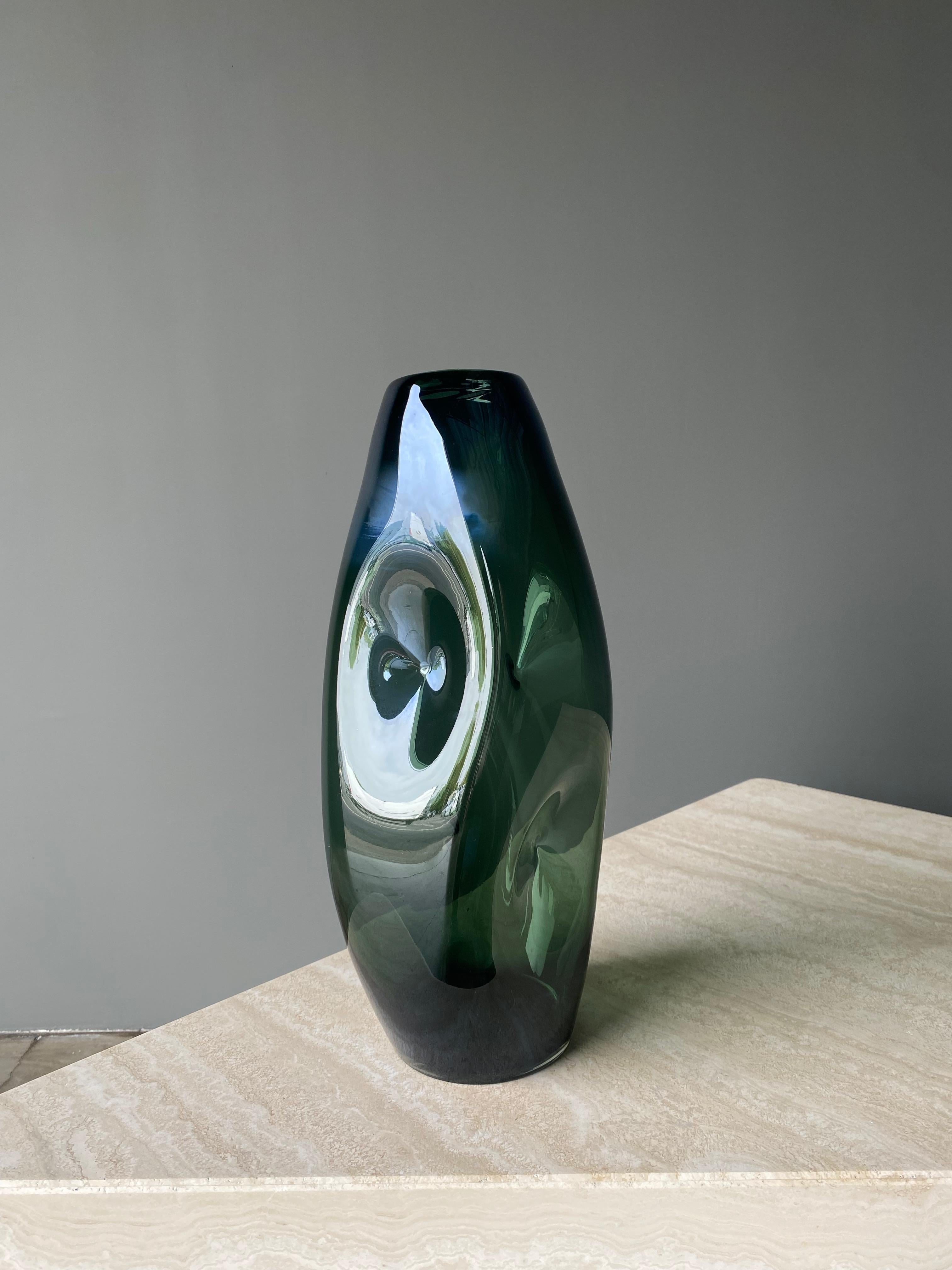 Winslow Anderson für Blenko, Vase „Pinched“ aus Kunstglas, 1960er-Jahre (Moderne der Mitte des Jahrhunderts) im Angebot
