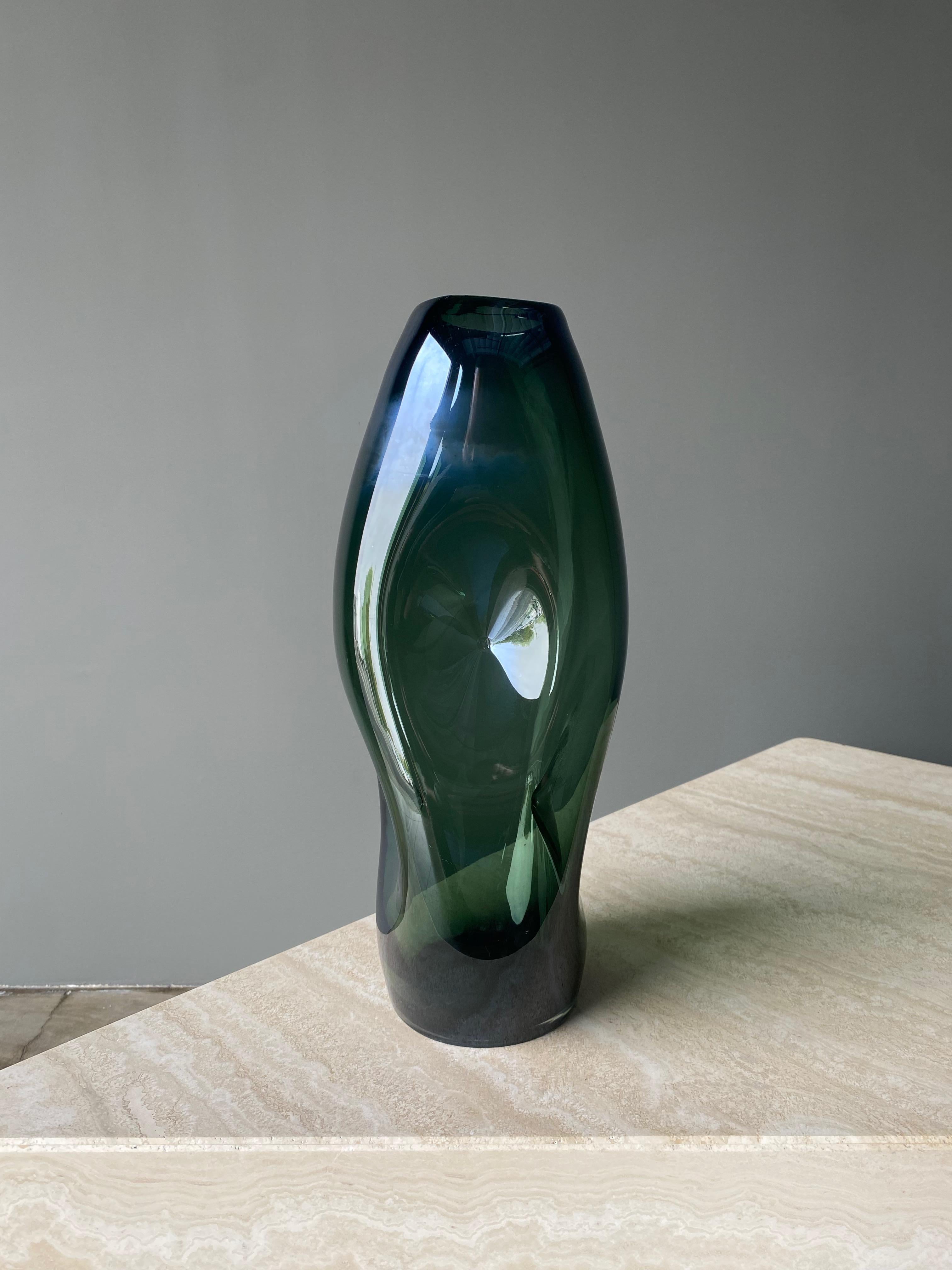 Winslow Anderson für Blenko, Vase „Pinched“ aus Kunstglas, 1960er-Jahre im Zustand „Gut“ im Angebot in Costa Mesa, CA