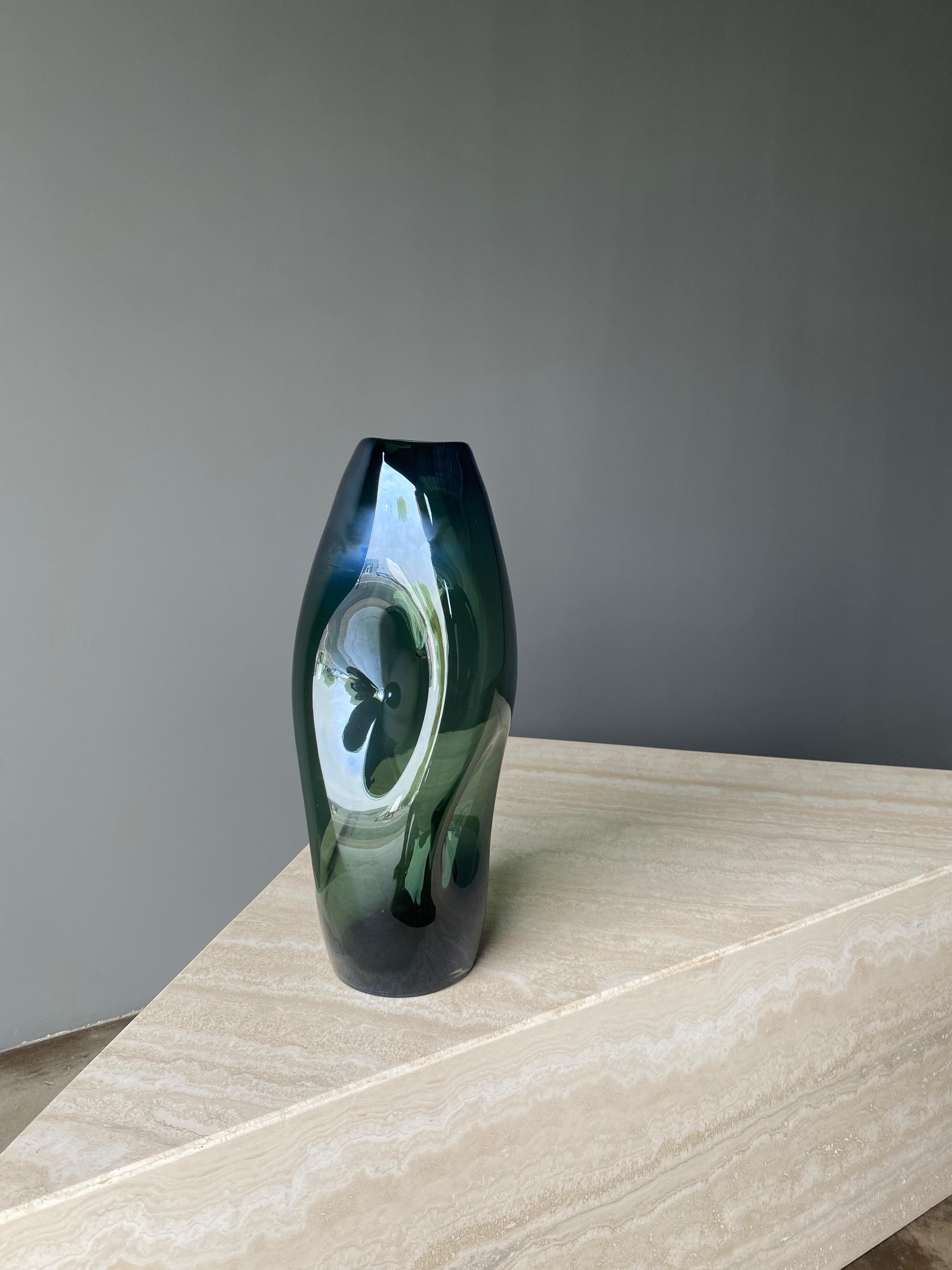Winslow Anderson für Blenko, Vase „Pinched“ aus Kunstglas, 1960er-Jahre (20. Jahrhundert) im Angebot