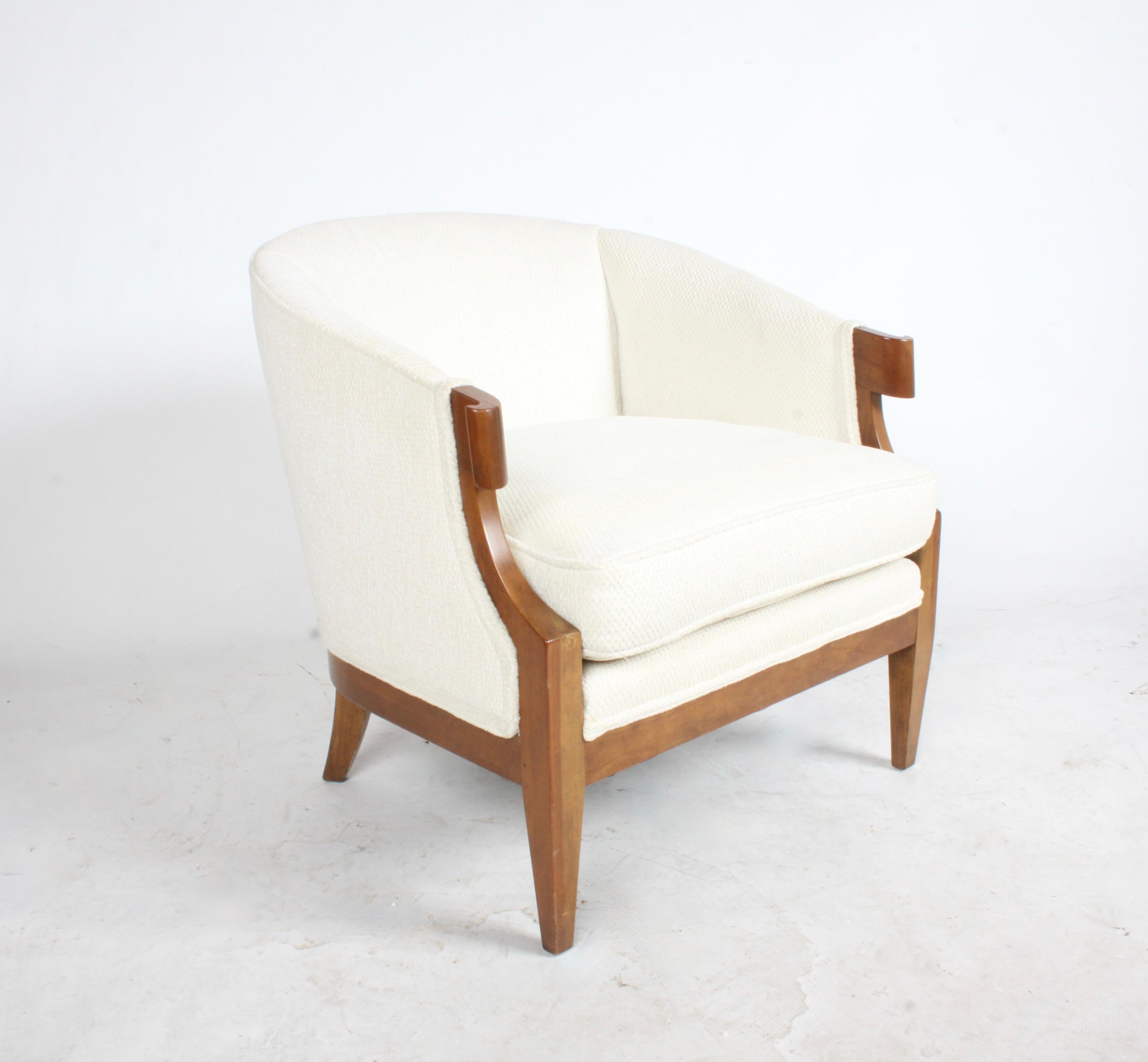 Collezione Continental di Baker Furniture del 1954, di Winsor White & William Millington. Sedia occasionale con braccio singolo curvo da rifinire e rivestire, nuova schiuma con COM - 7 metri necessari. Viene venduto solo così com'è o rifinito.