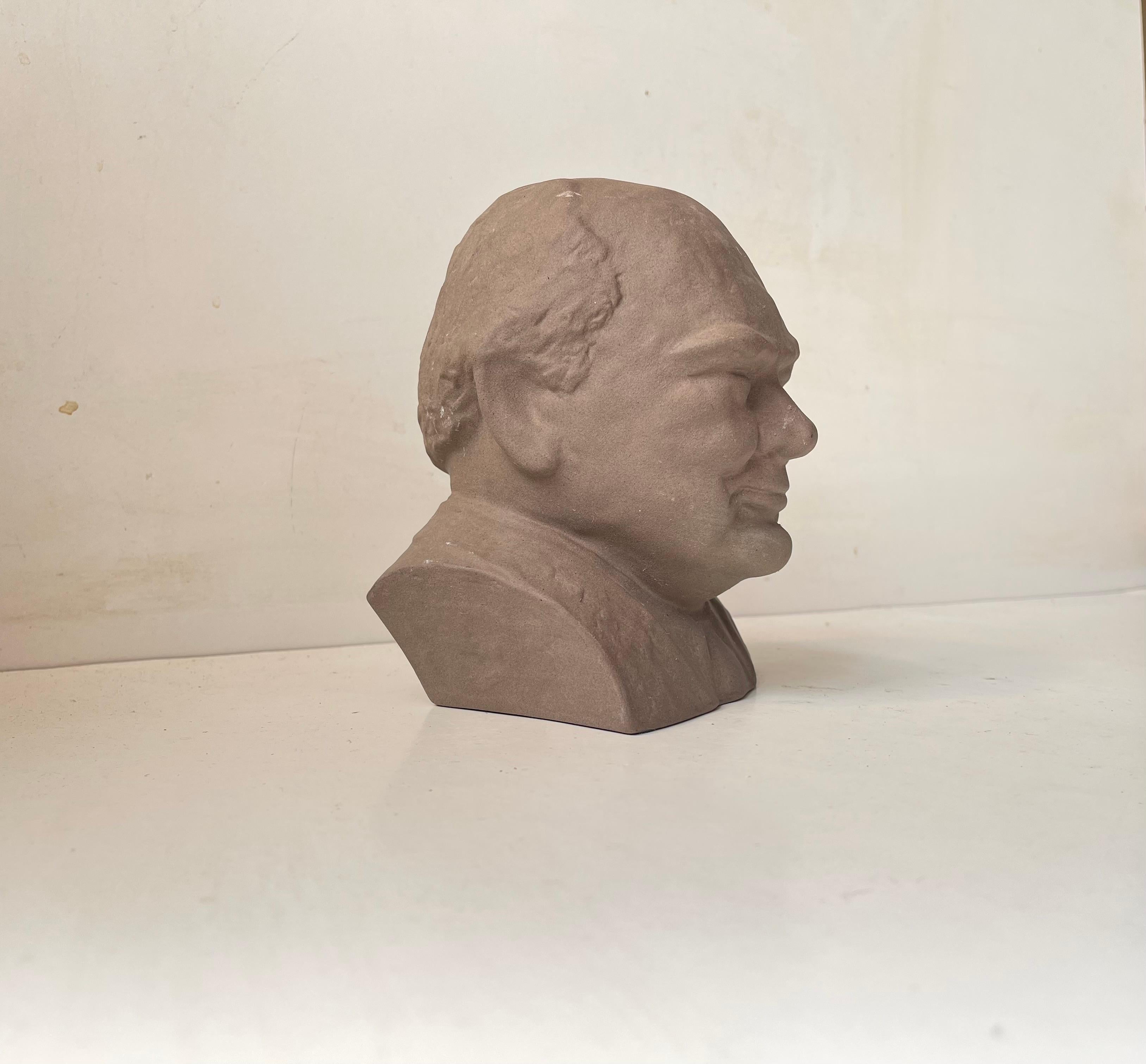 Busto en cerámica de Winston Churchill, años 70 Moderno de mediados de siglo en venta