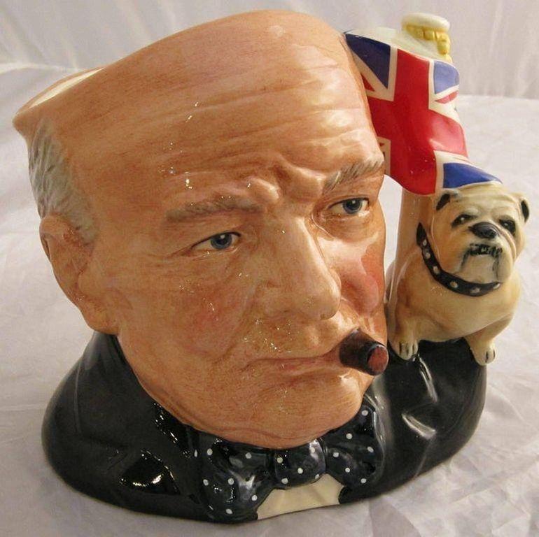 Vernissé Pichet de caractère Winston Churchill par Royal Doulton en vente
