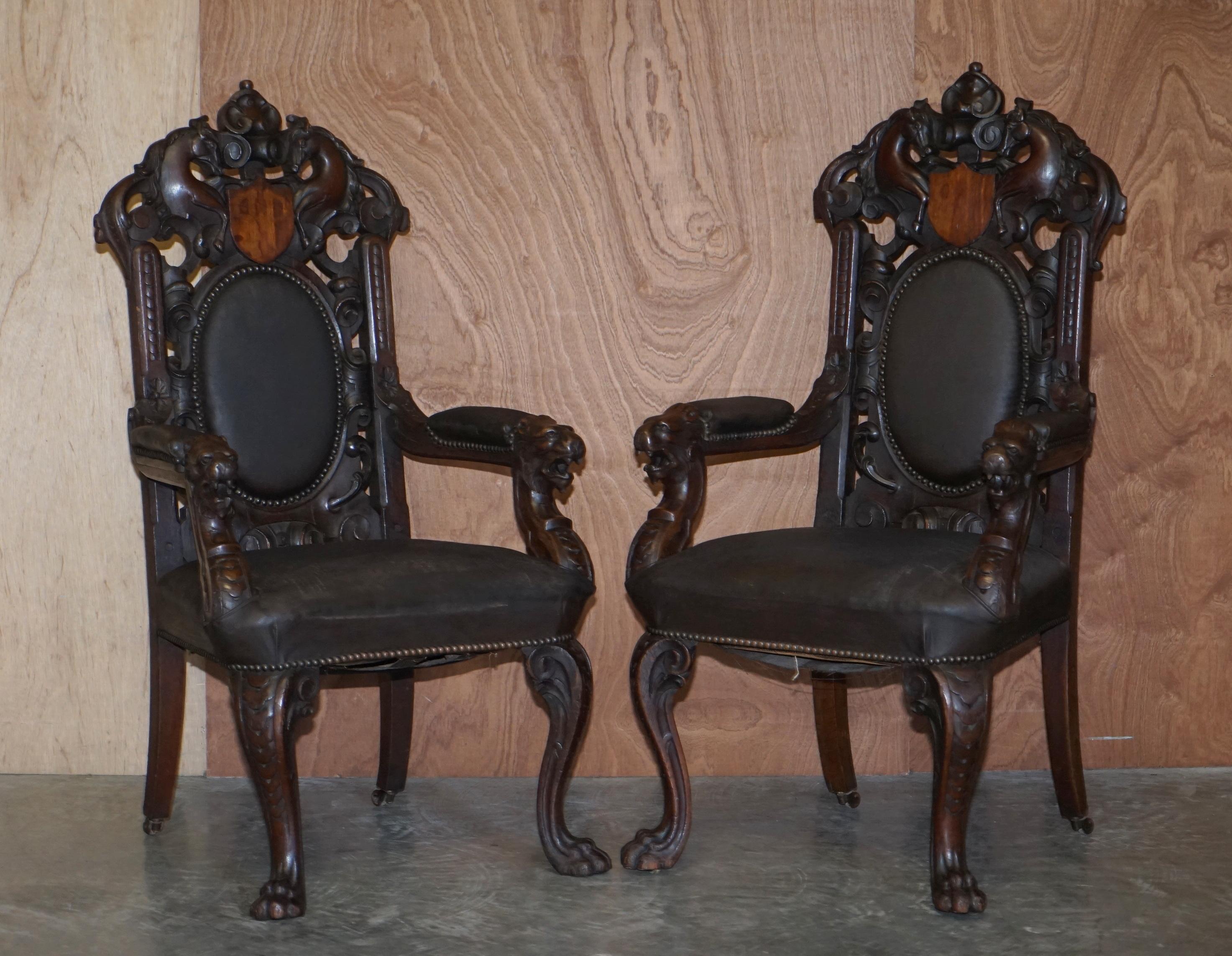 Winston Churchill A Link House of Harris Huit chaises de salle à manger Carver antiques en vente 8