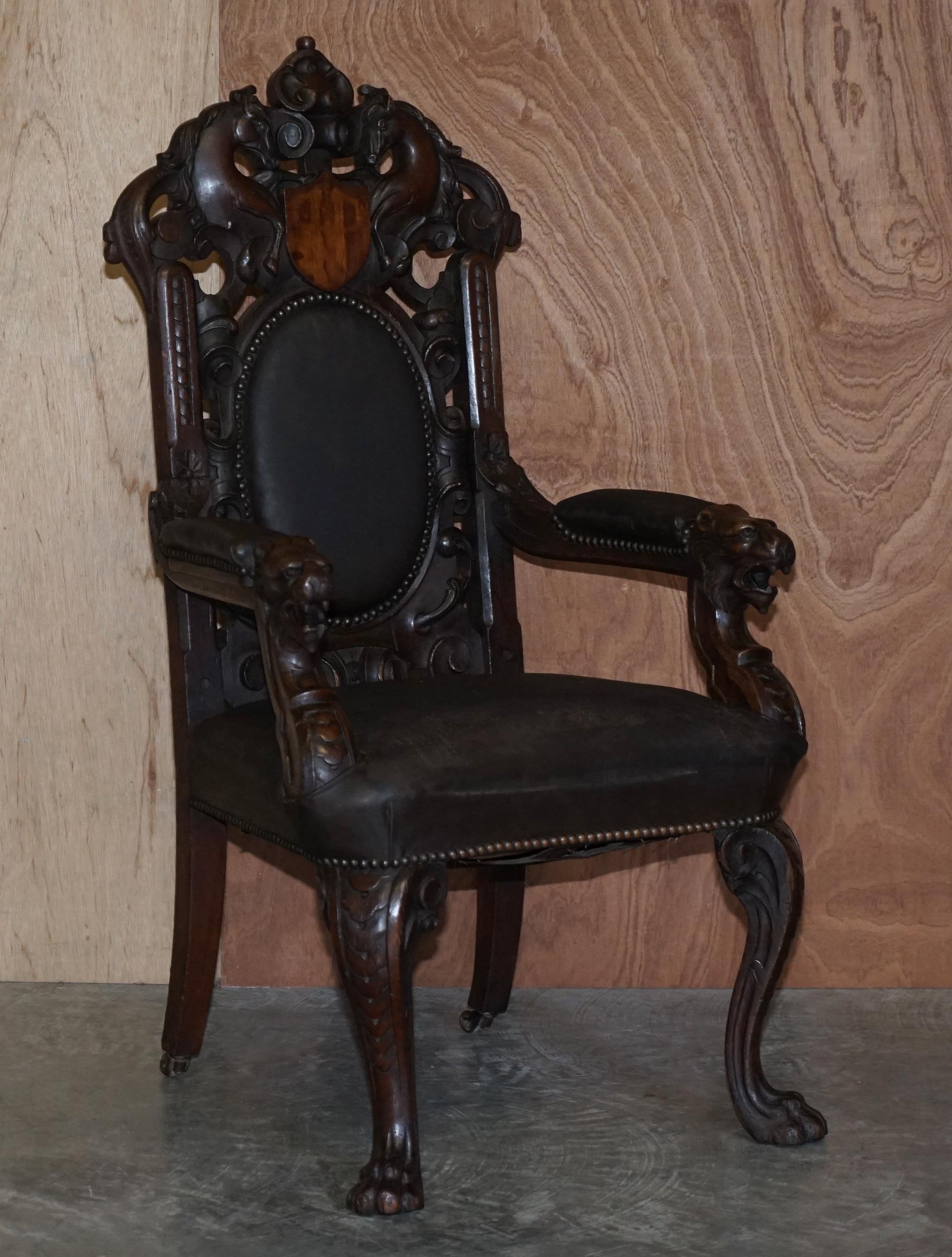 Winston Churchill A Link House of Harris Huit chaises de salle à manger Carver antiques en vente 9