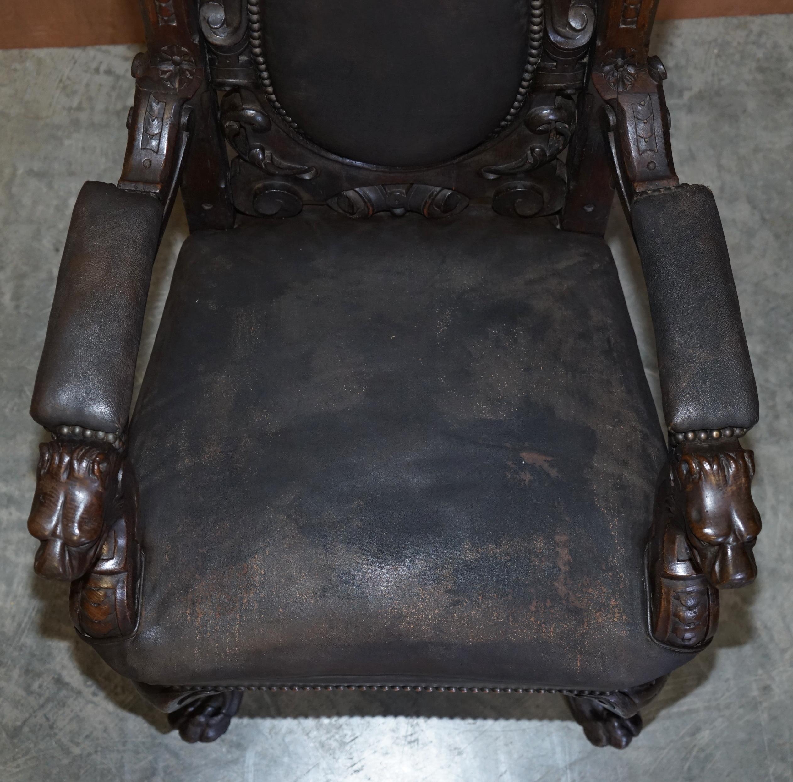 Winston Churchill A Link House of Harris Huit chaises de salle à manger Carver antiques en vente 12