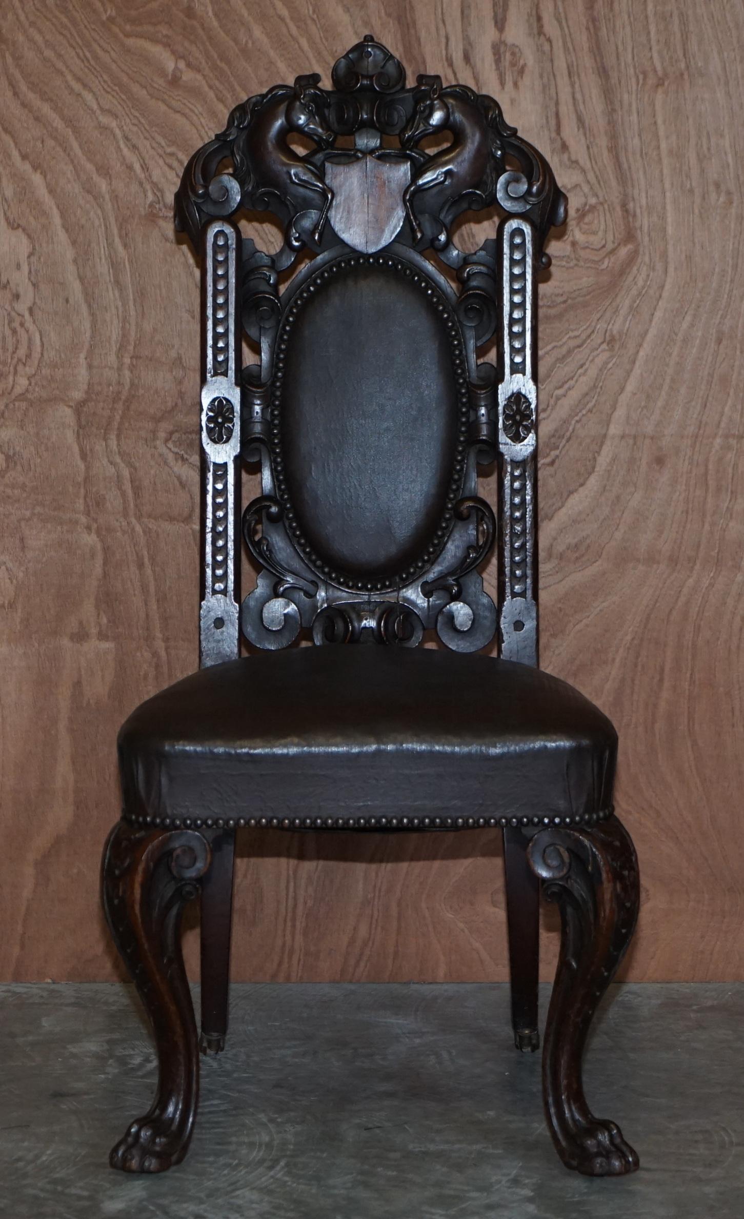 Début de l'époque victorienne Winston Churchill A Link House of Harris Huit chaises de salle à manger Carver antiques en vente