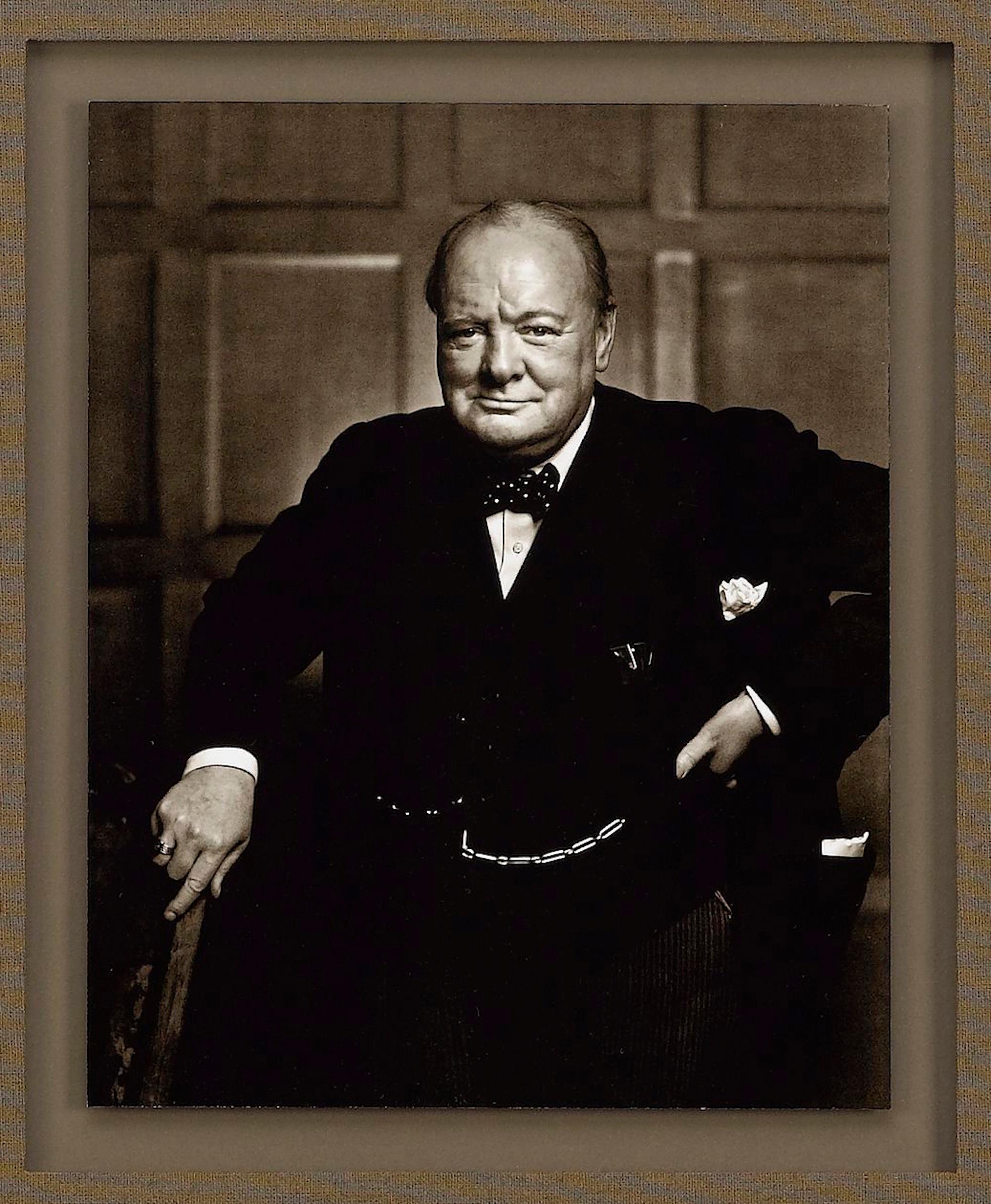 Milieu du XXe siècle Lettre dactylographiée signée de Winston Churchill, à l'Union de langue anglaise, fév. 1957 en vente
