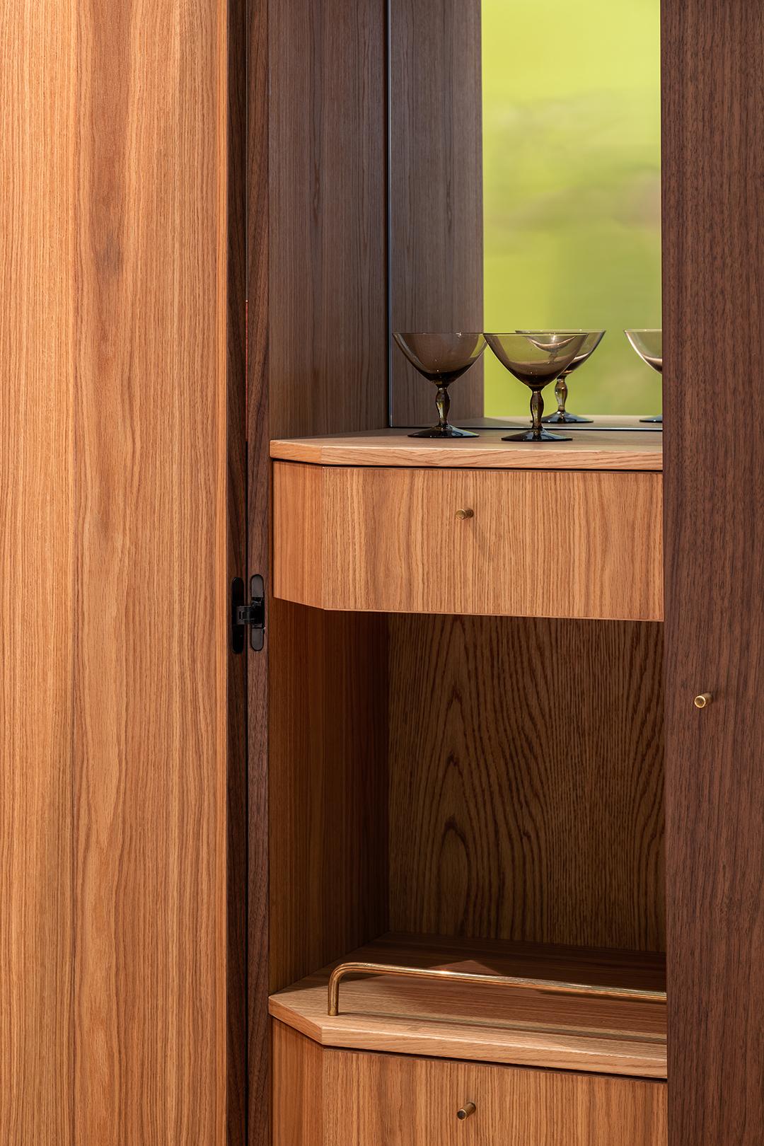 Winston Drinks Cabinet in walnut and oak designed by Kevin Frankental In New Condition For Sale In Amsterdam, NL