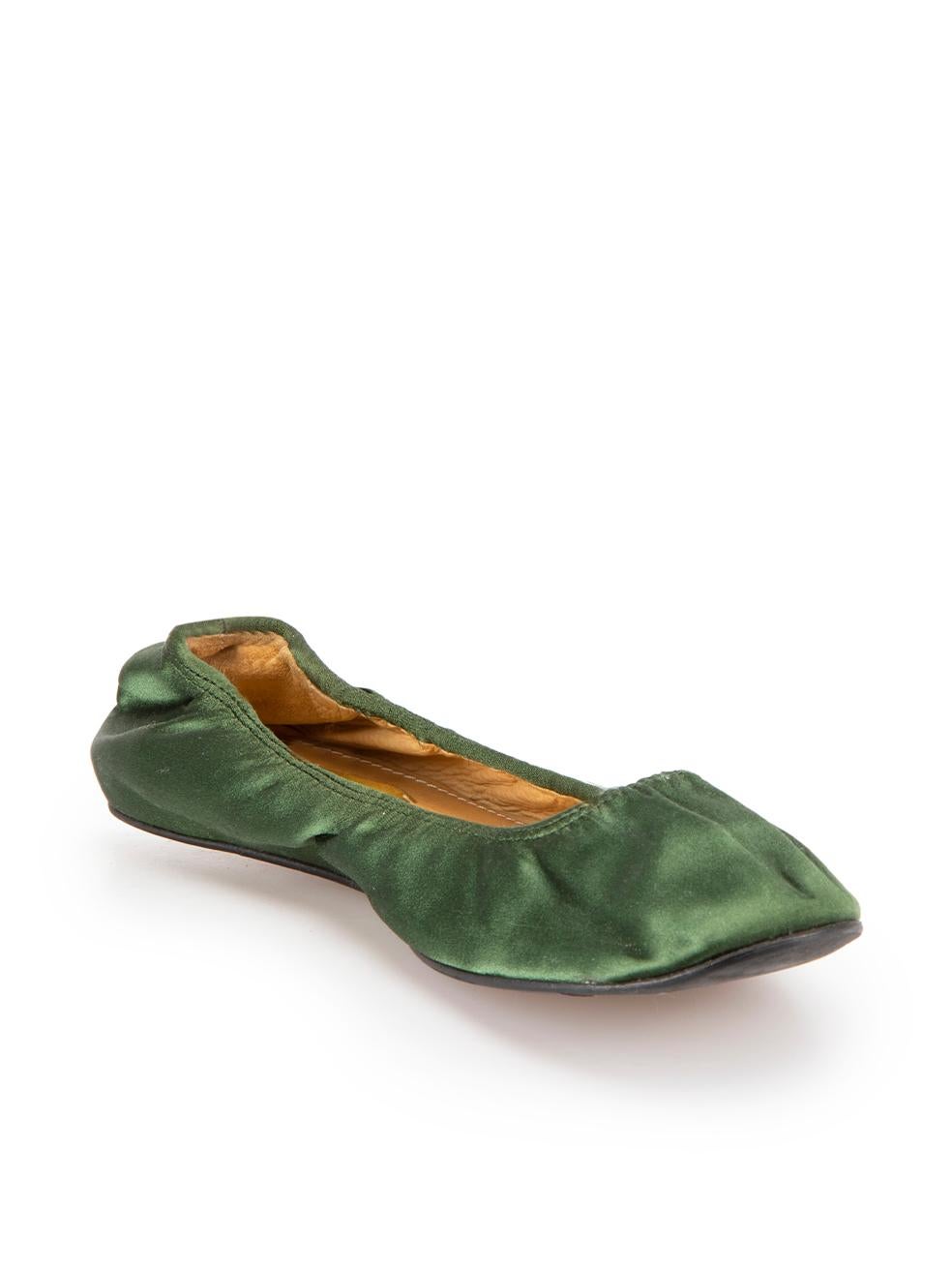 CONDITION is Very good. Minimal wear to flats is evident. Some scuffing and general wear to outsole on this used Lanvin designer resale item.



Details


Winter 2007

Green

Satin

Ballet