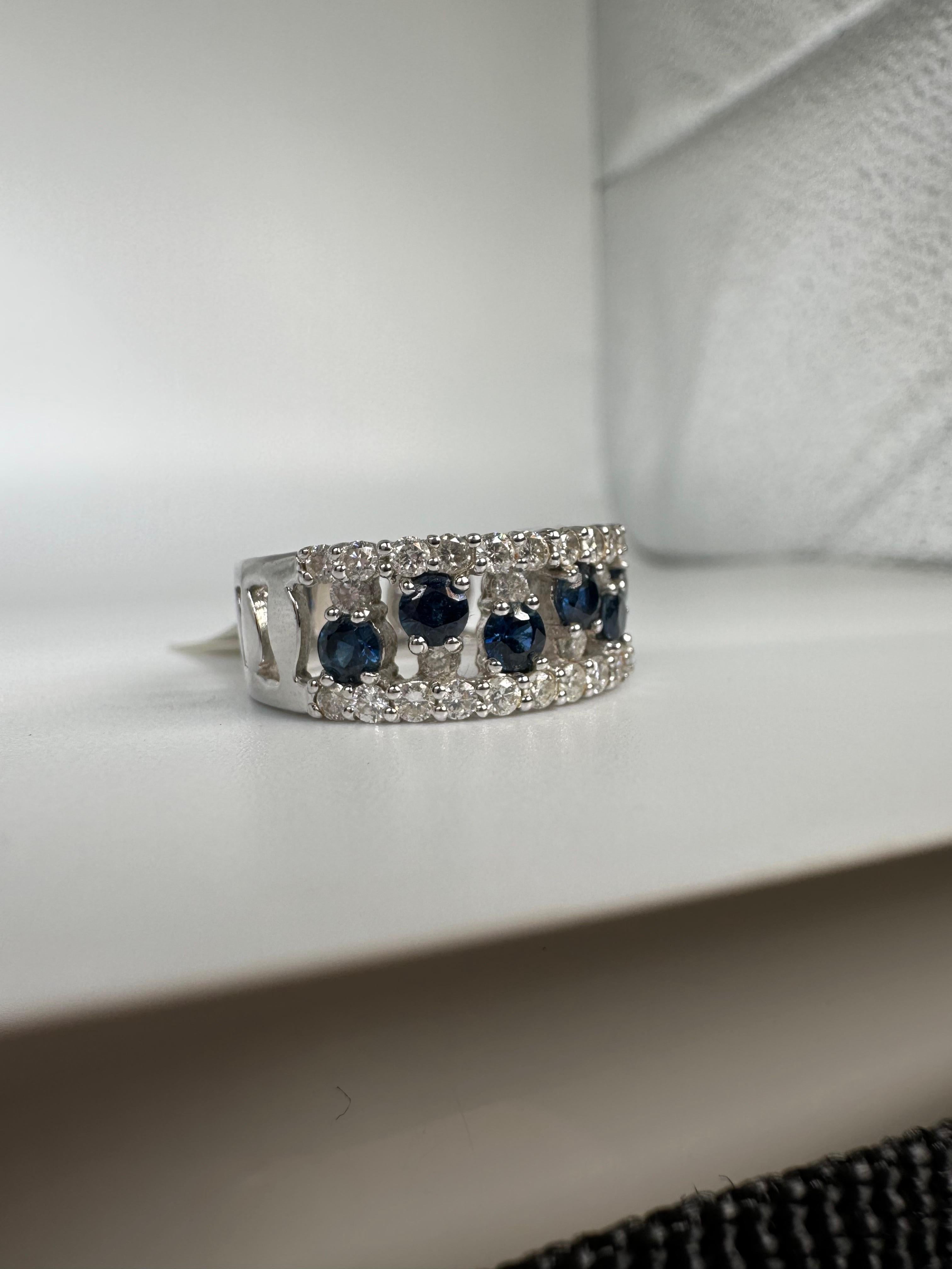 Anello con diamanti e zaffiri di A. Winter in oro 18KT, zaffiri del peso di 1,04 carati con un bellissimo colore blu.

METALLO: oro 18KT
DIAMANTE/I NATURALE/I
Chiarezza/Colore: SI/G
Carati: 1,28ct
Taglio: Brillante rotondo
Grammi: 7,33
dimensione: