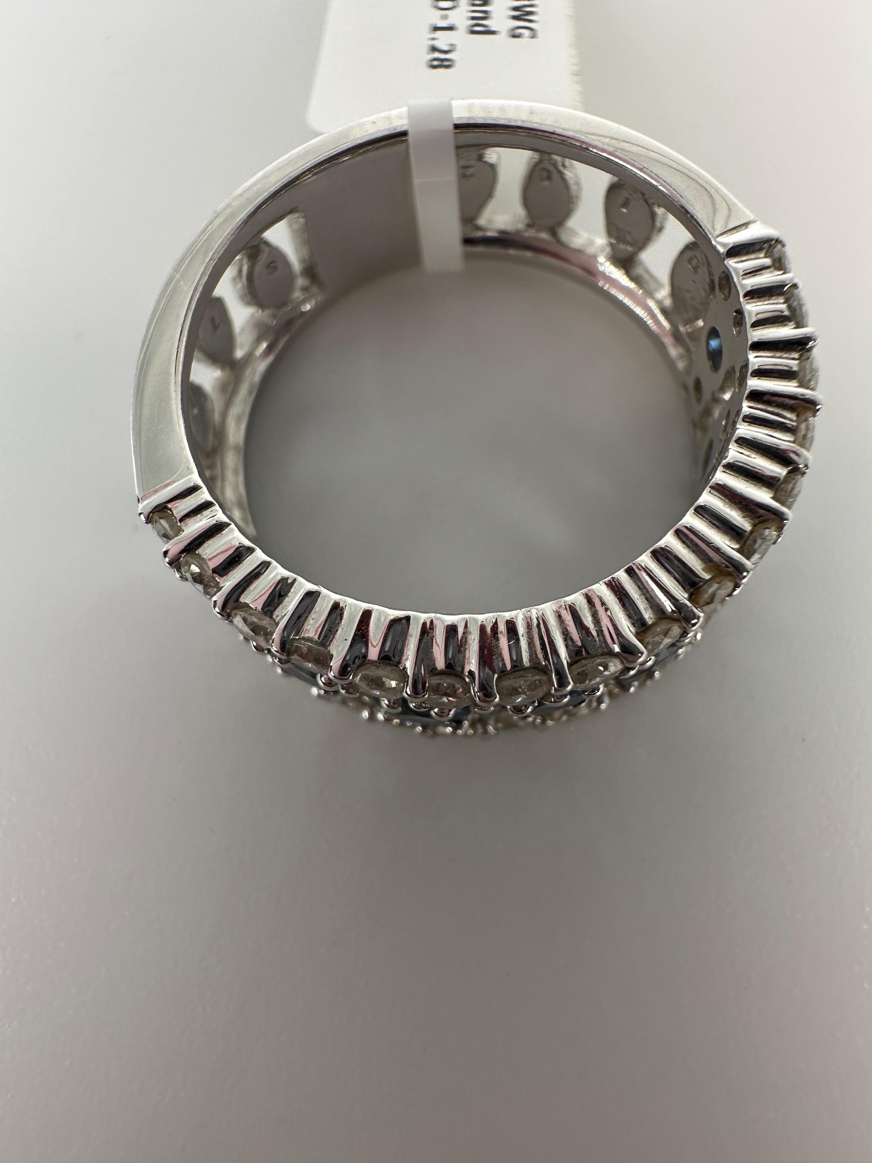 Anello con diamanti Winter Anello con zaffiri e diamanti in oro 18KT In condizioni Nuovo in vendita a Jupiter, FL