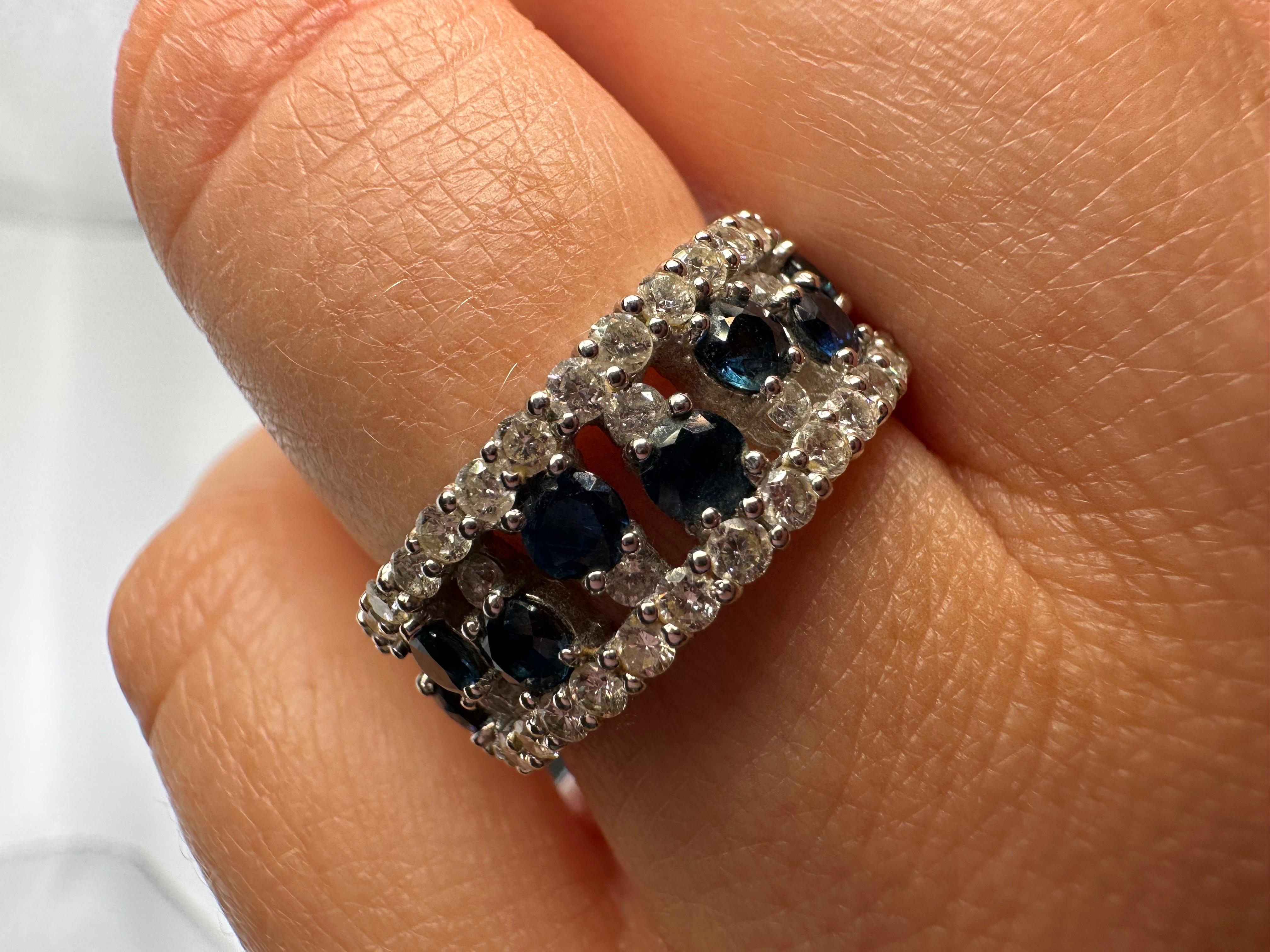 Women's or Men's Winter diamond ring 18KT gold sapphire & diamond cluster ring For Sale