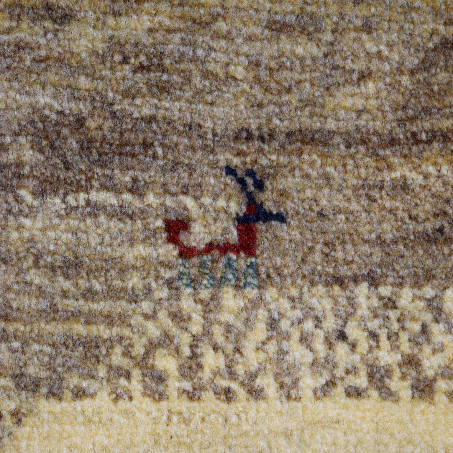 Perse Tapis tribal persan Luri Gabbeh « Winter » en laine, jaune, gris, taupe, 3' x 4' en vente