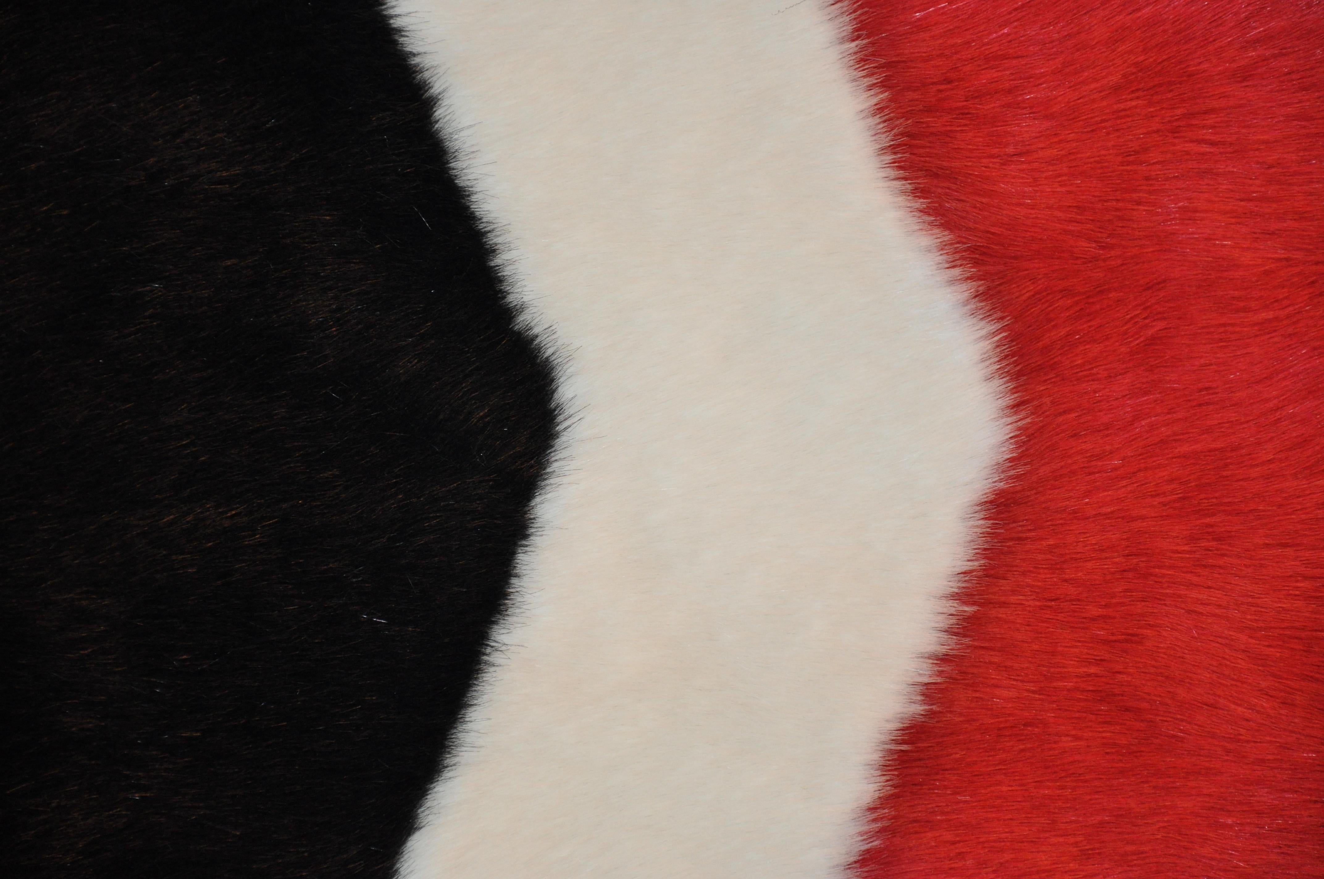 Veste courte en fausse fourrure « Mink » blanche d'hiver, rouge italienne et noir nuit en vente 9