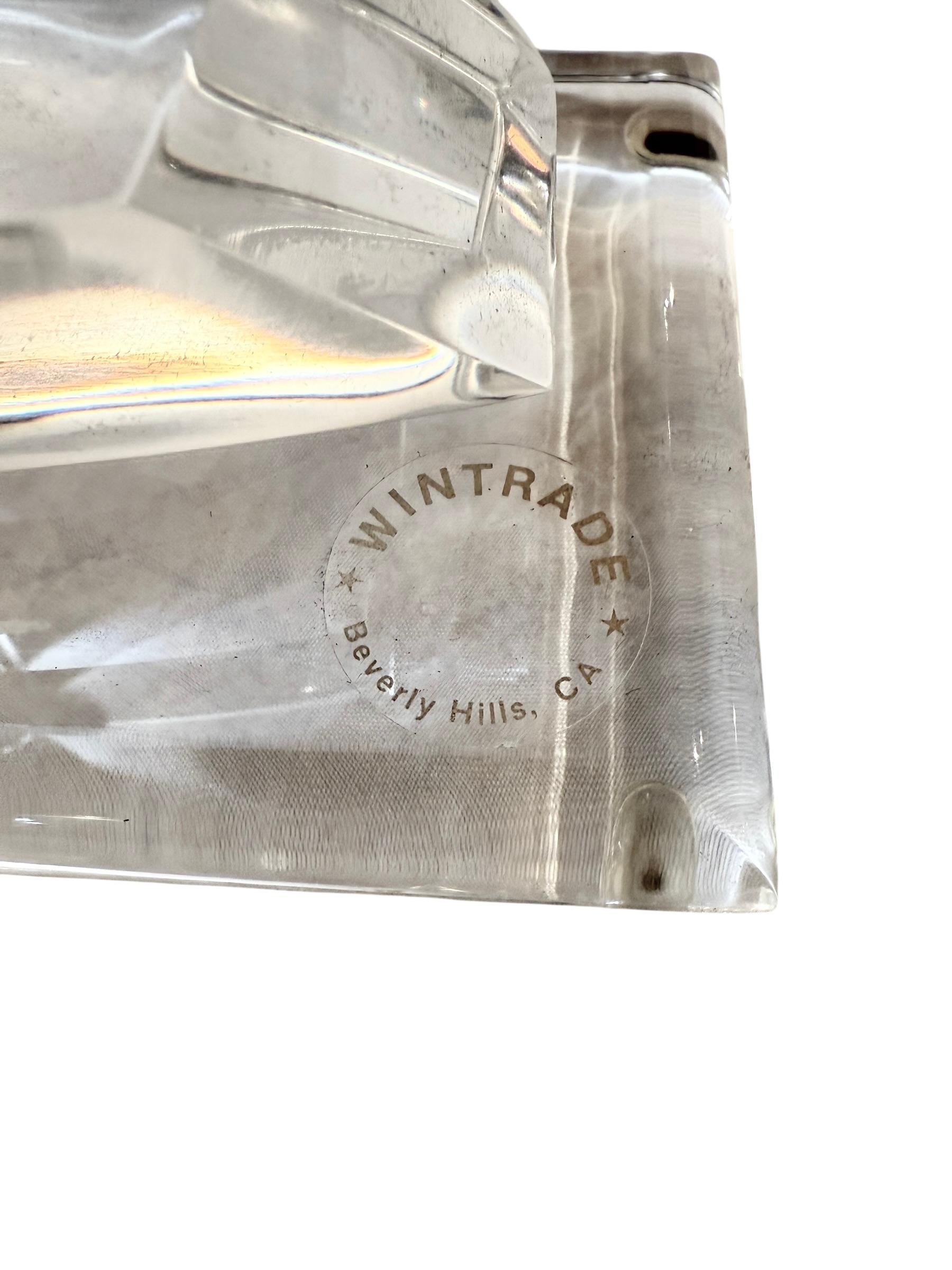 Américain Wintrade Bevery Hille Lucite Sailboat Sculpture en vente