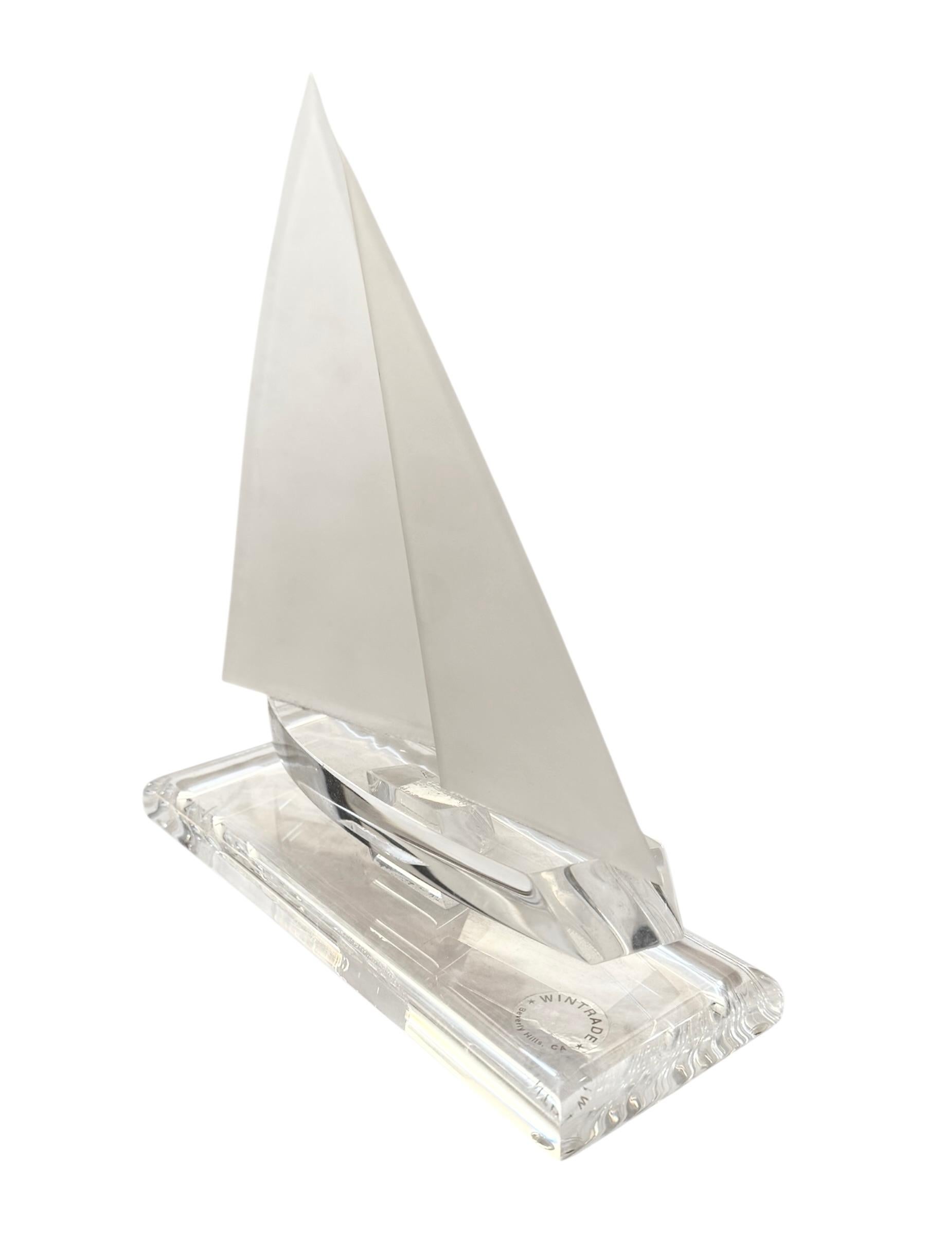Wintrade Bevery Hille Lucite Sailboat Sculpture en vente 1