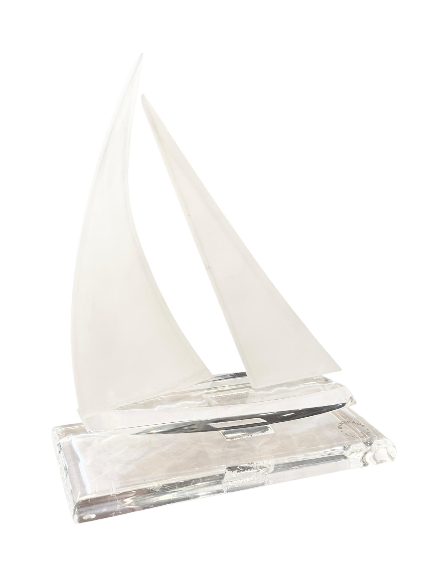 Wintrade Bevery Hille Lucite Sailboat Sculpture en vente 2