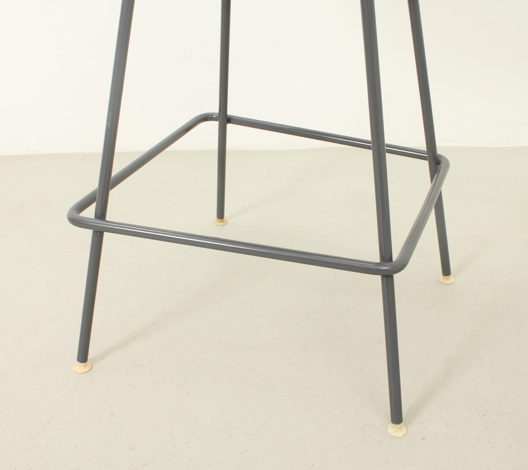 Wire Bikini Stools by Charles and Ray Eames For Sale 3