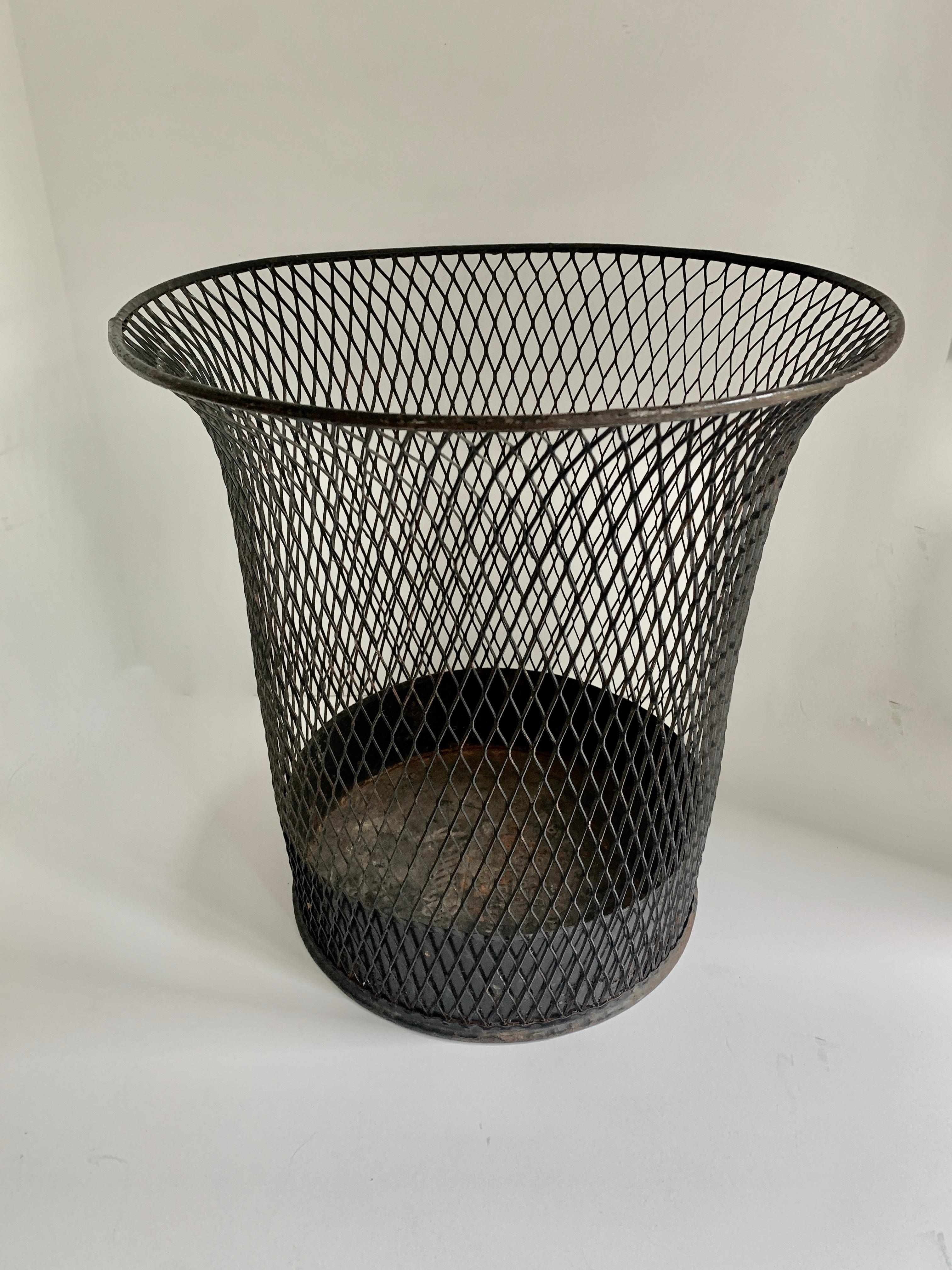 Wire Braided Mesh Waste Can In Good Condition In Los Angeles, CA