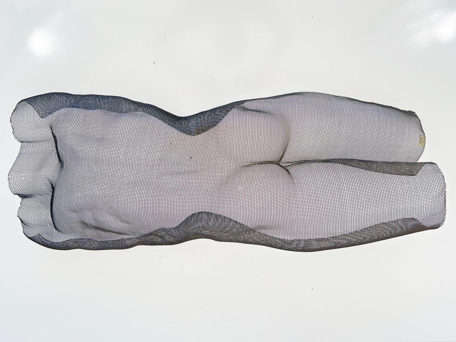 Escultura desnudo masculino de malla metálica para colgar en la pared, de Eric Boyer en venta 1