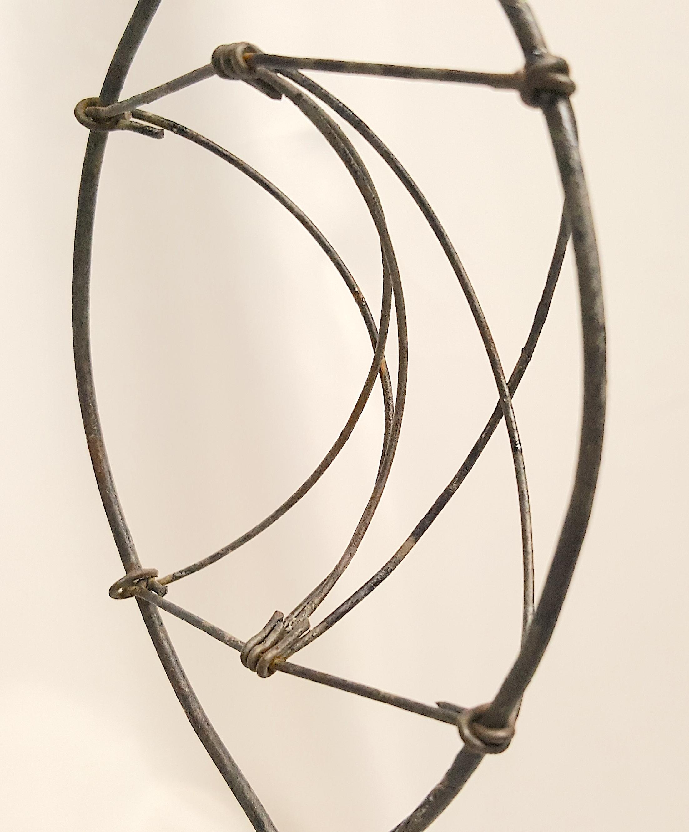 Antiguo 1920-40 Escultura Surrealista Conjunto Único Acero MartilladoAlambre Torsos Femeninos en venta 5
