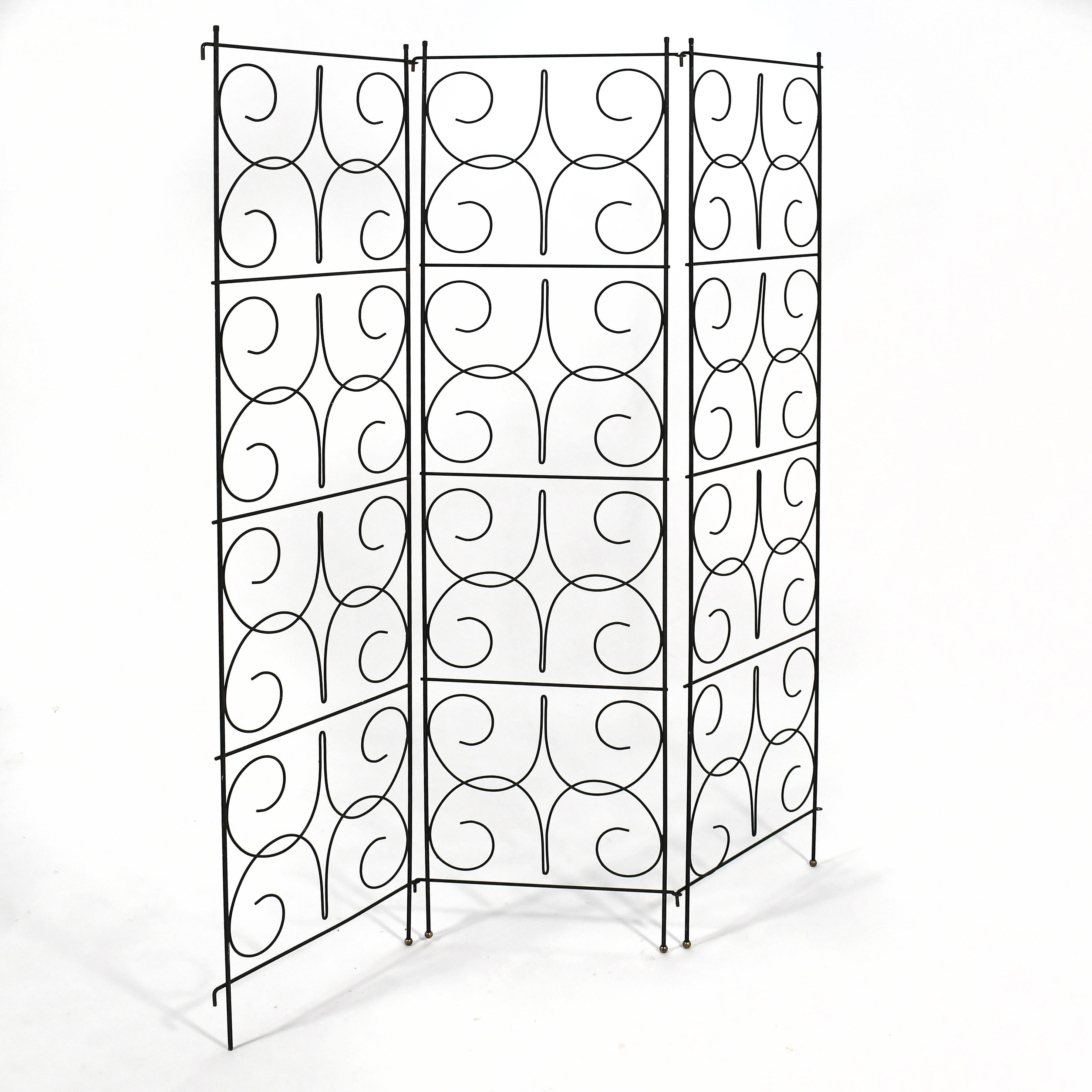 Wire Three-Panel Folding Screen In Good Condition For Sale In Highland, IN