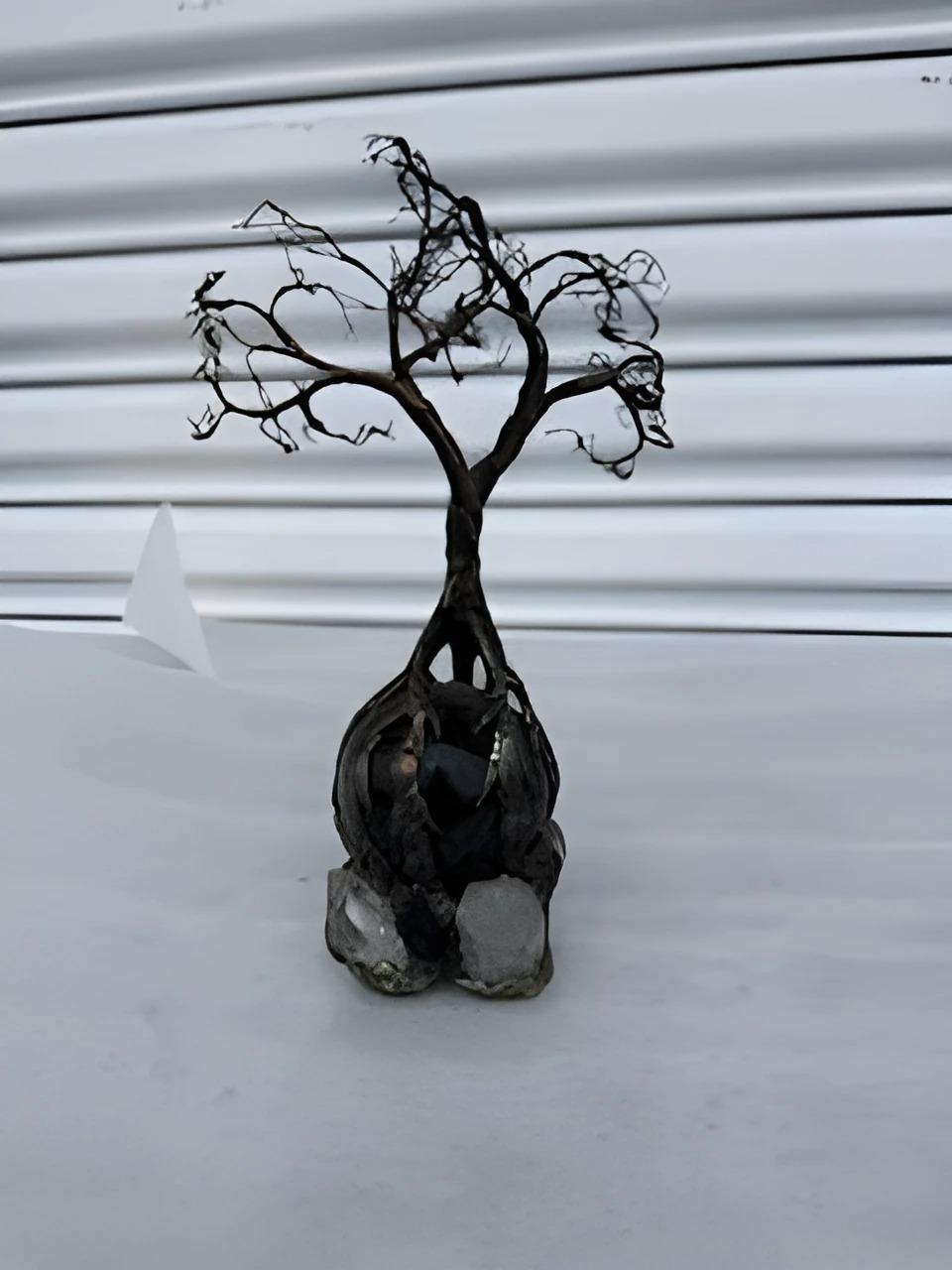 Wire tree of life metal sculpture In Excellent Condition For Sale In Pasadena, TX