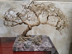 Drahtbaum-Skulptur auf Marmorsockel, signiert