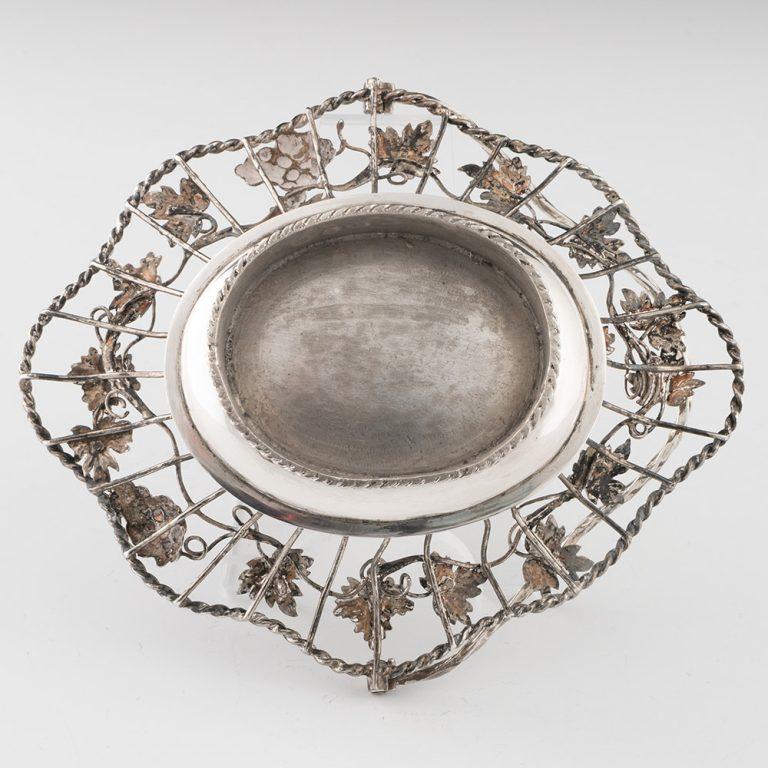 Mid-18th Century Wire Work Silver Swing Handle Basket London 1766 For Sale