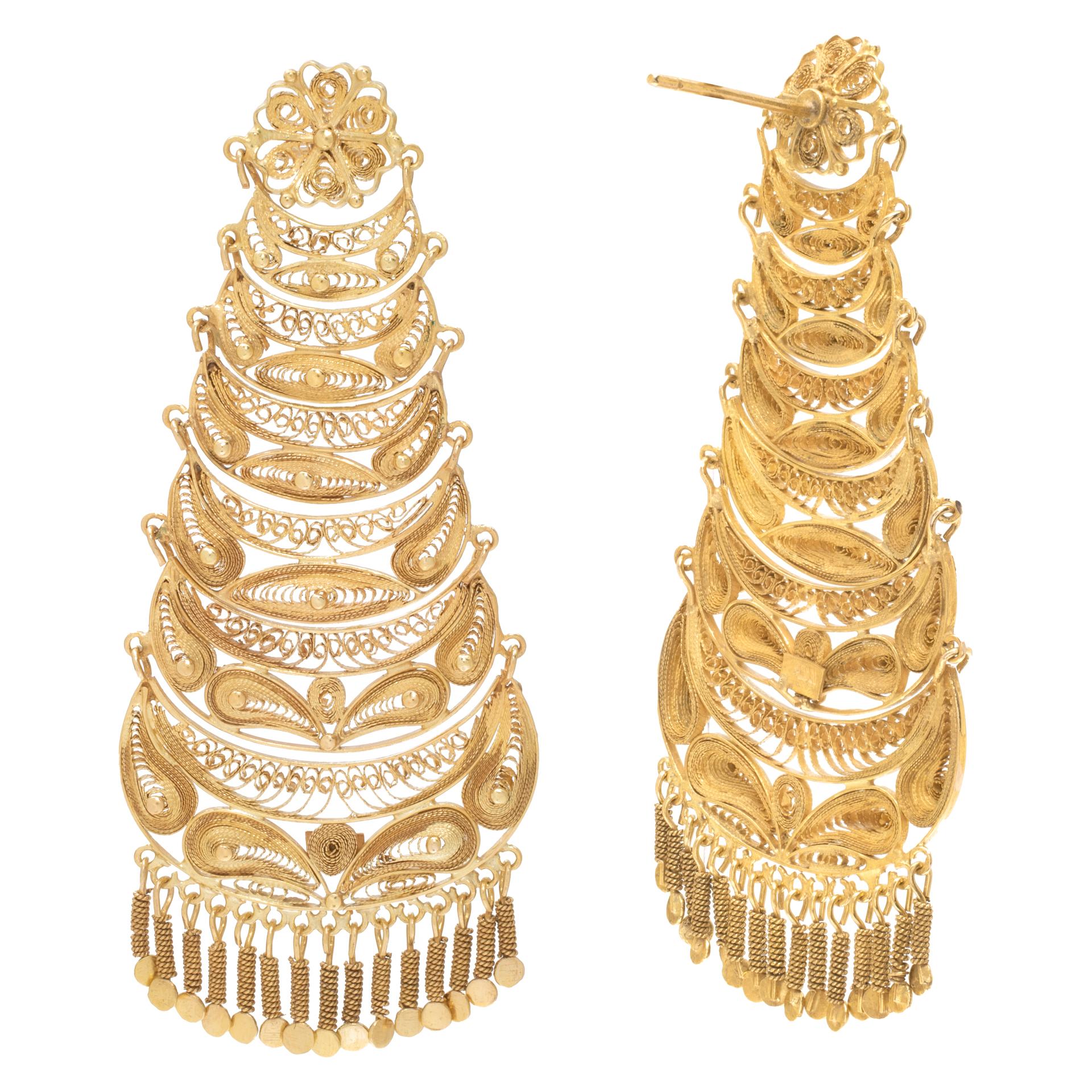 Wire woven yellow gold art deco style earrings. In Excellent Condition For Sale In Surfside, FL