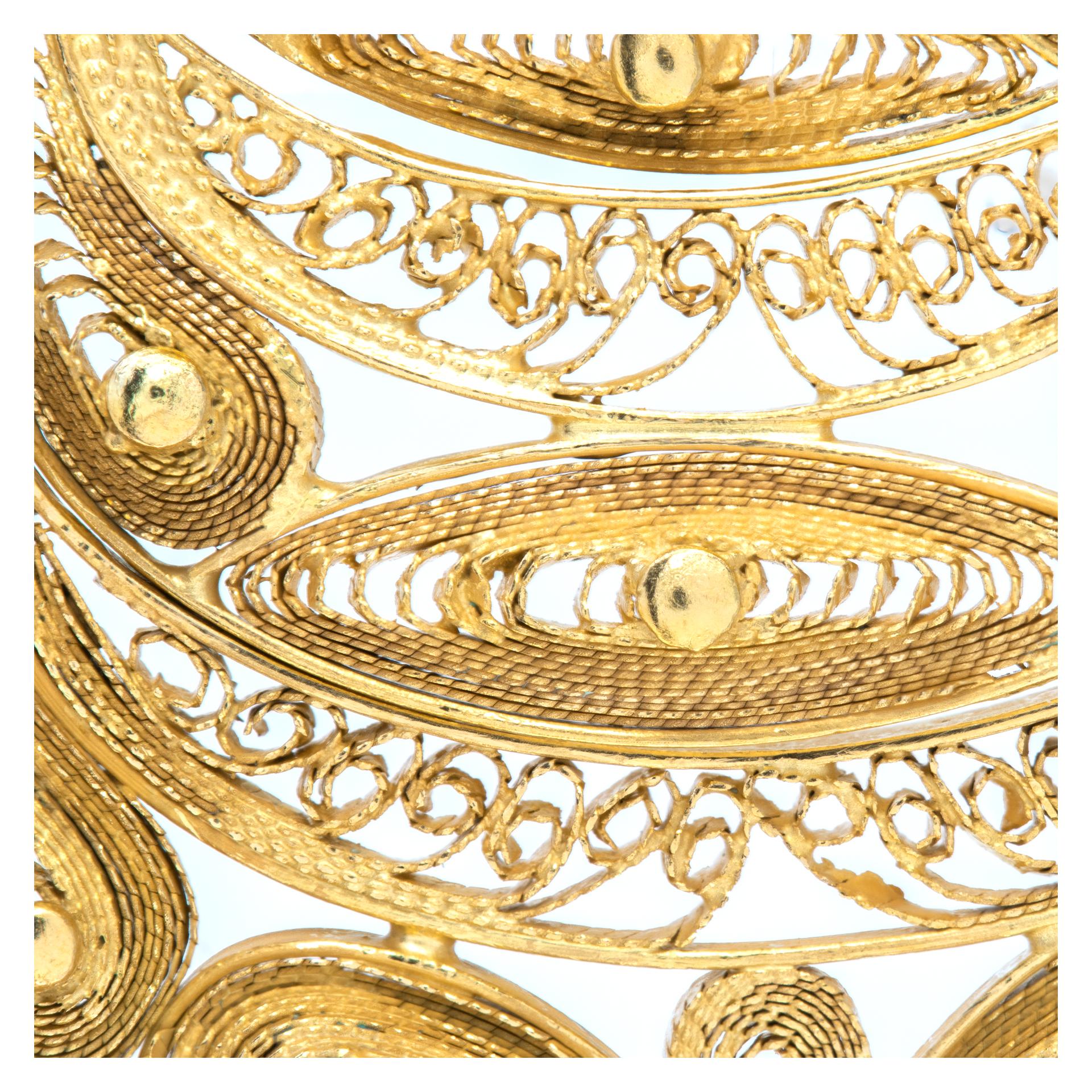 Women's or Men's Wire woven yellow gold art deco style earrings. For Sale