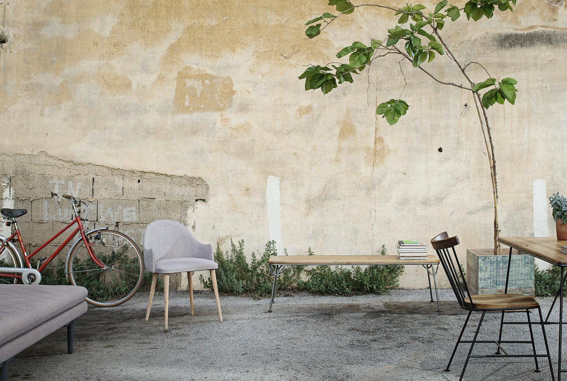 Banc câblé, banc minimaliste pour trois personnes fabriqué à la main en noyer et acier noir Neuf - En vente à beirut, LB