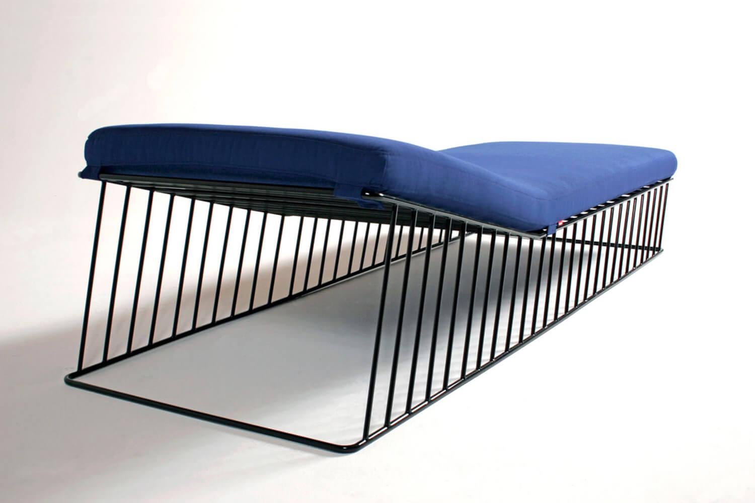 Modern Wired Italic Chaise Outdoor For Sale