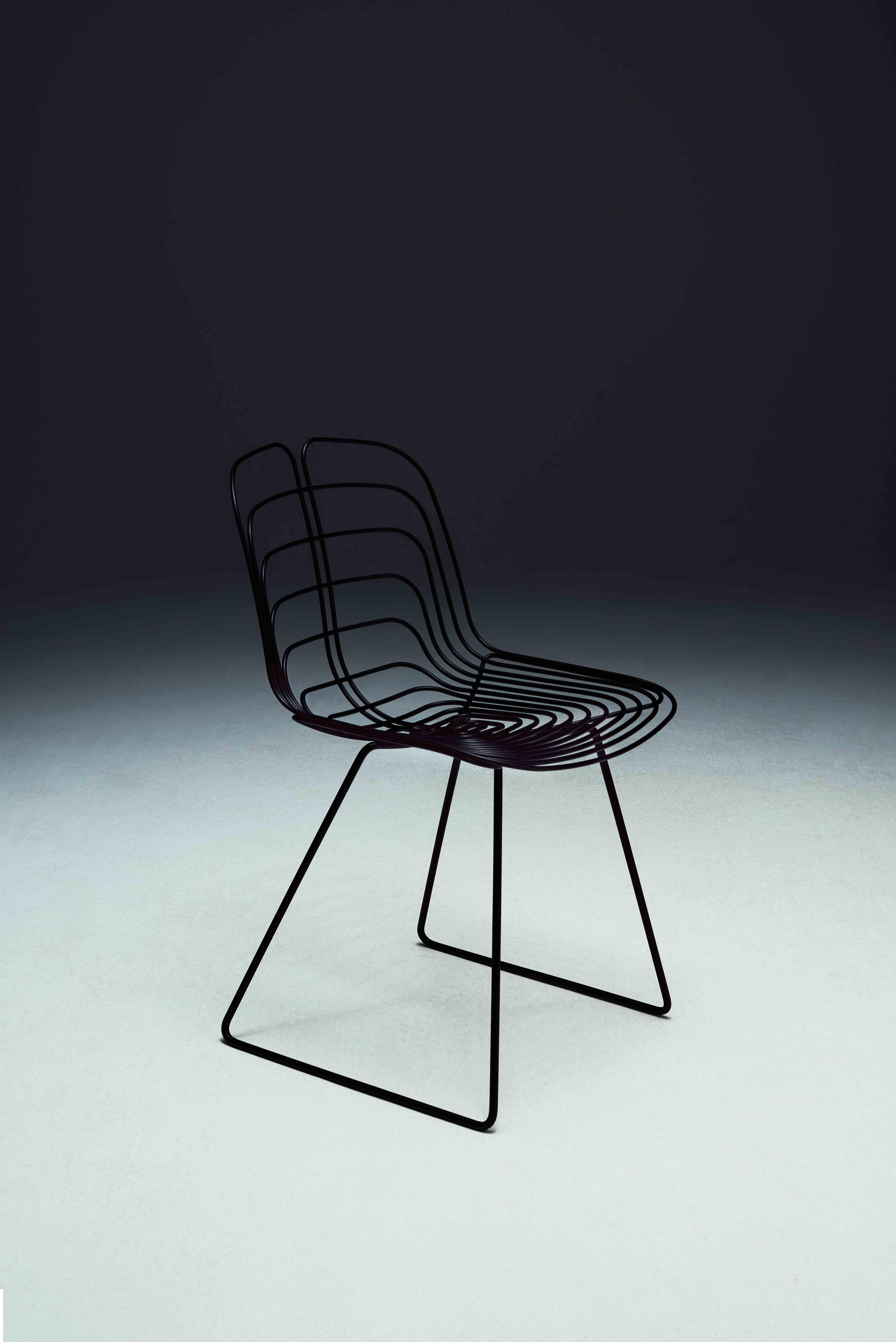 Wired outdoor chair by Michael Young
Sled Base
Dimensions: W 41 x D 51 x H 76 cm
Materials: powder coated metal structure

The wired chair by Michael Young is a proud tribute to Harry Bertoia’s iconic design. This updated take on a classic