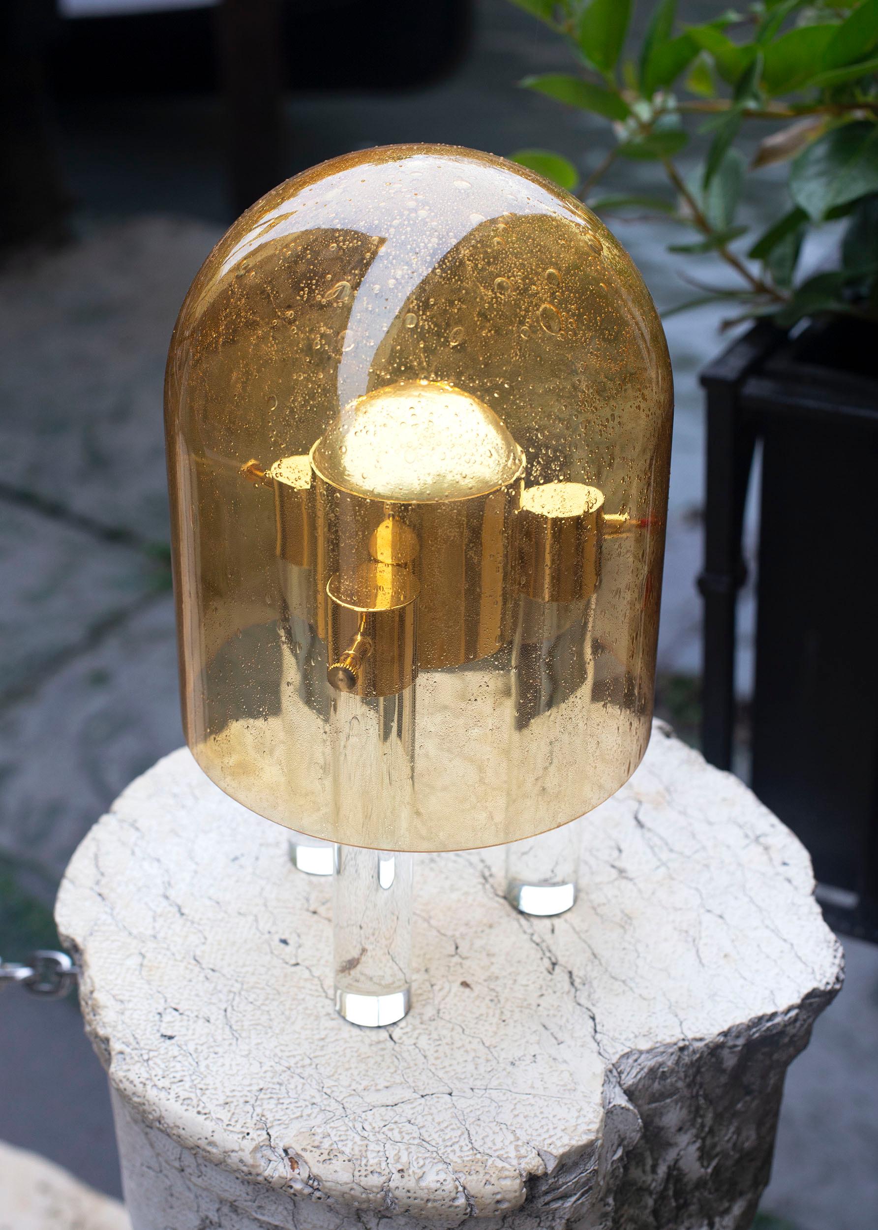 Kabellose italienische dimmbare Amber Murano Glas Space Age Gold Messing Tischlampe (Handgefertigt) im Angebot