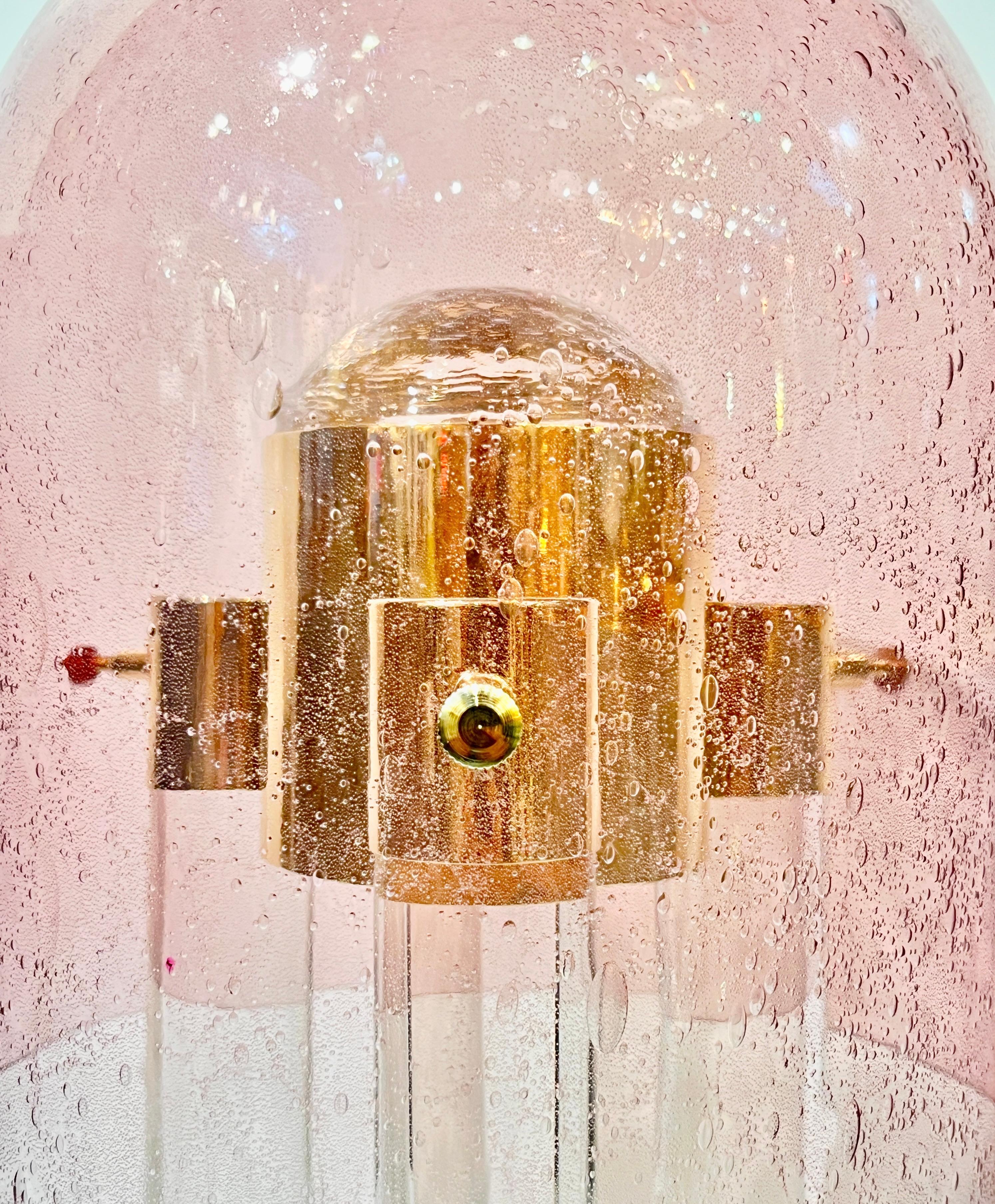Lampe de bureau italienne à gradation en verre de Murano rose de l'ère spatiale et laiton doré en vente 4