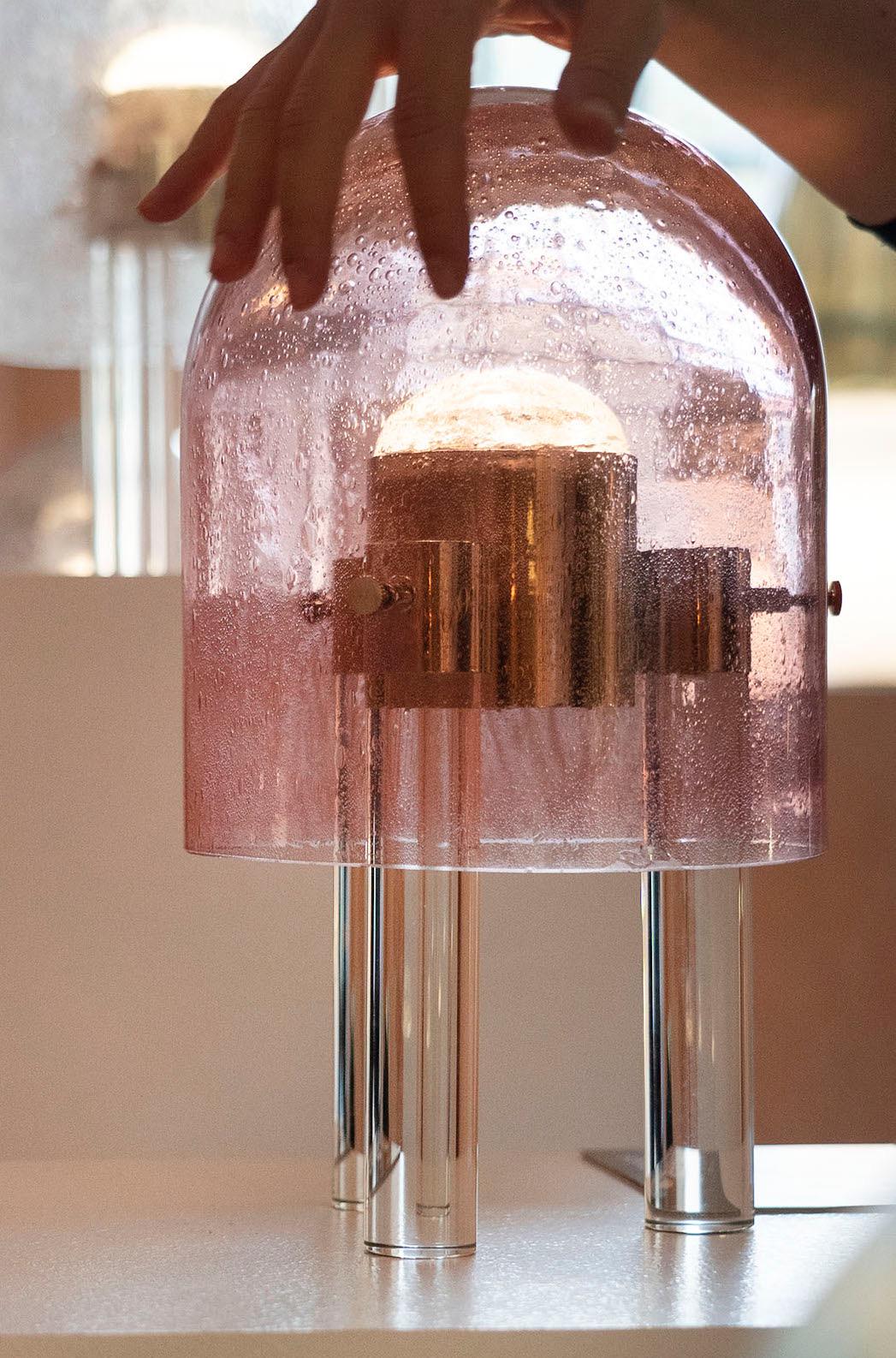 Lampe de bureau italienne à gradation en verre de Murano rose de l'ère spatiale et laiton doré Neuf - En vente à New York, NY