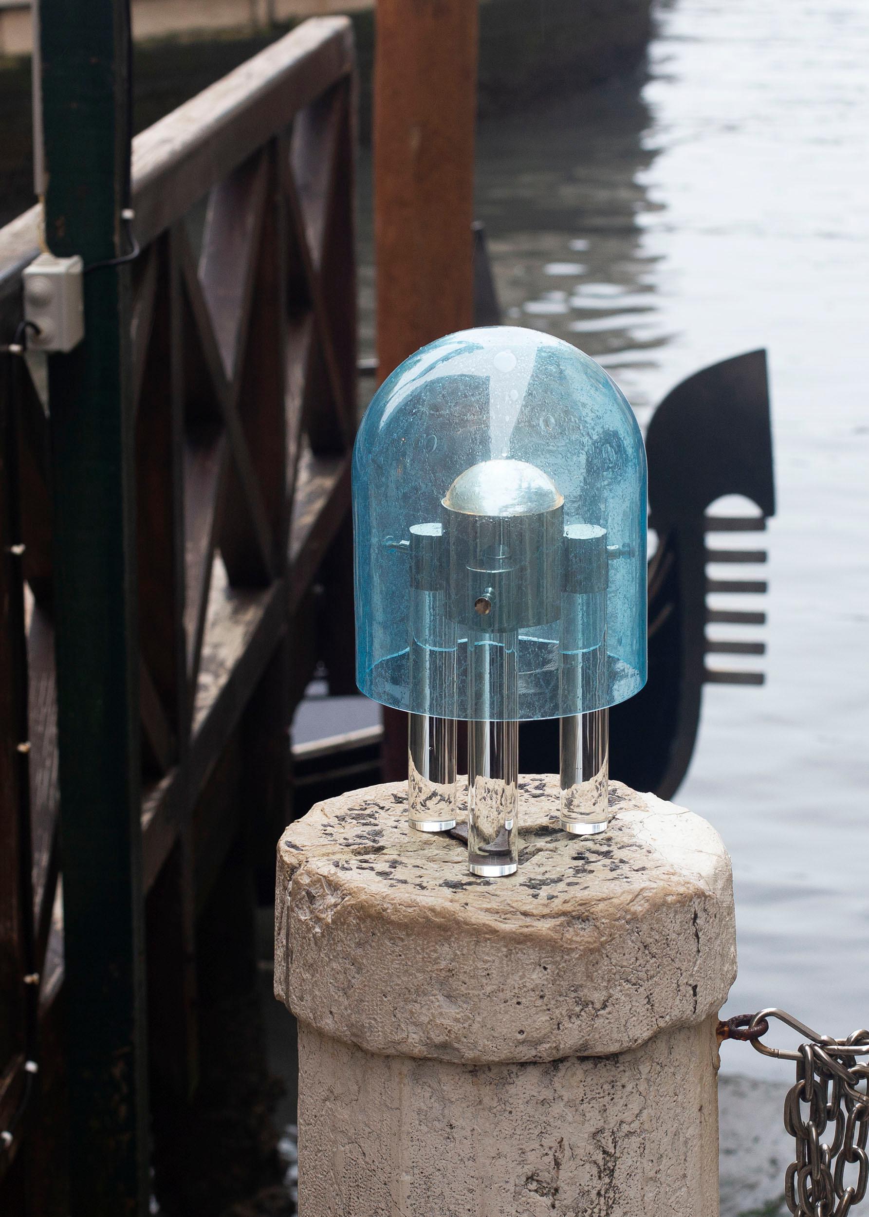Métal Lampe de bureau italienne Dimmable en verre de Murano bleu ciel de l'ère spatiale en nickel en vente