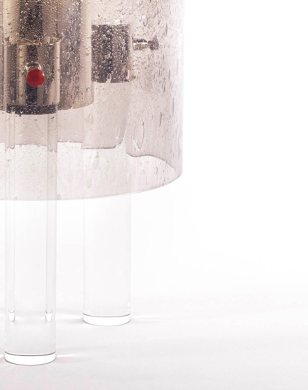 Un prodotto Multiforme in esclusiva per Cosulich Interiors & Antiques.
L'immagine di un'astronave, lanciata alla conquista dello spazio, fonde l'estetica futuristica dell'immaginario spaziale del XX secolo con il post-modernismo del movimento