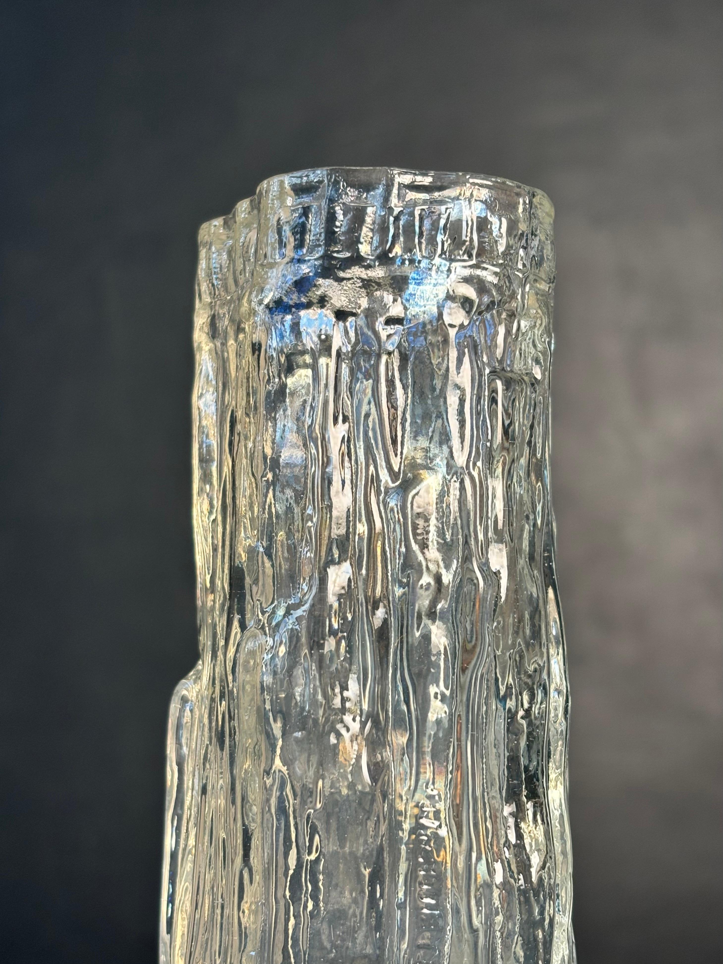 Scandinave moderne Vase en verre d'art texturé Wirkkala, Finlande, 1970 en vente